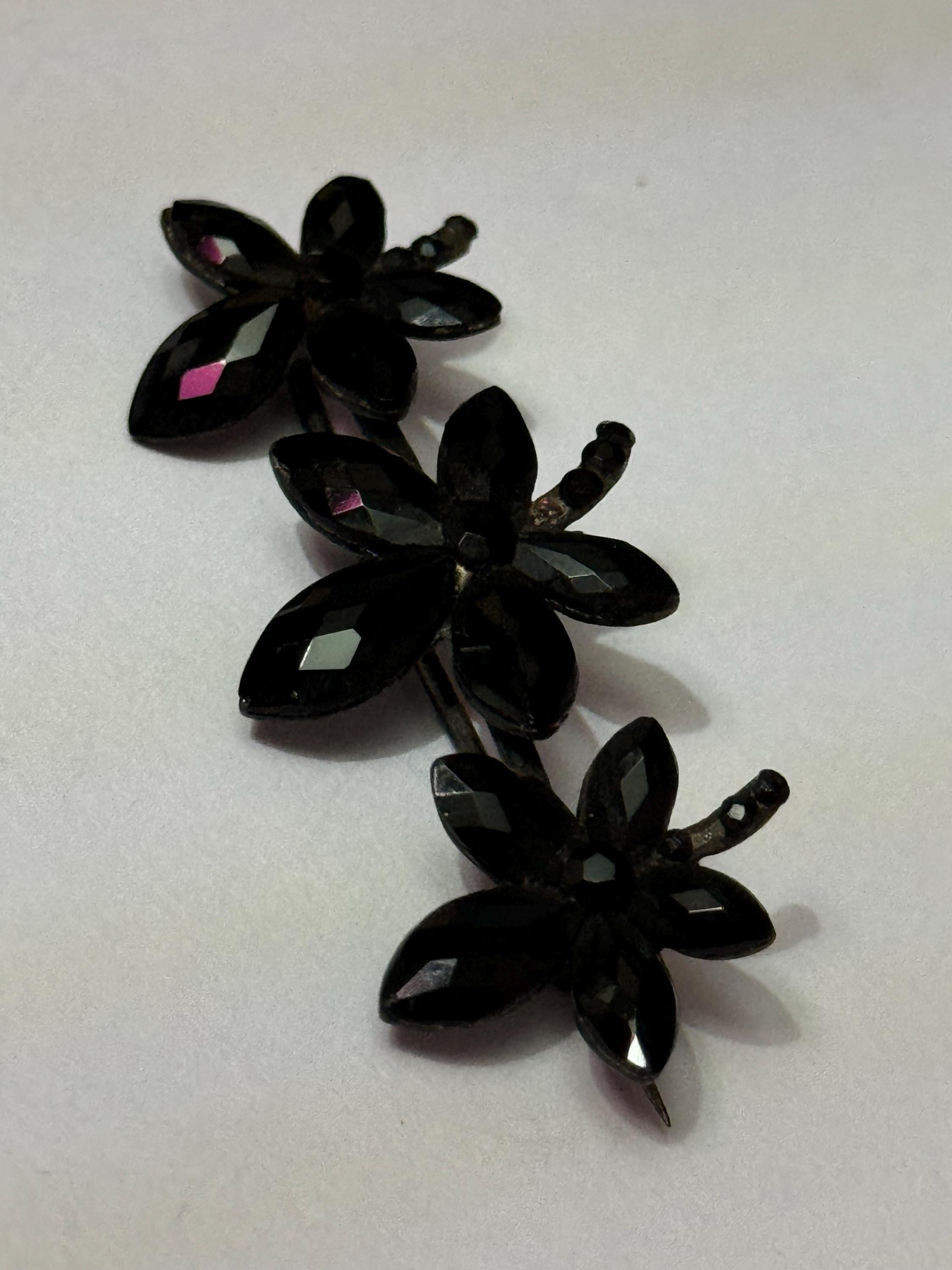 Antique Vauxhall glass maple leaf mourning brooch