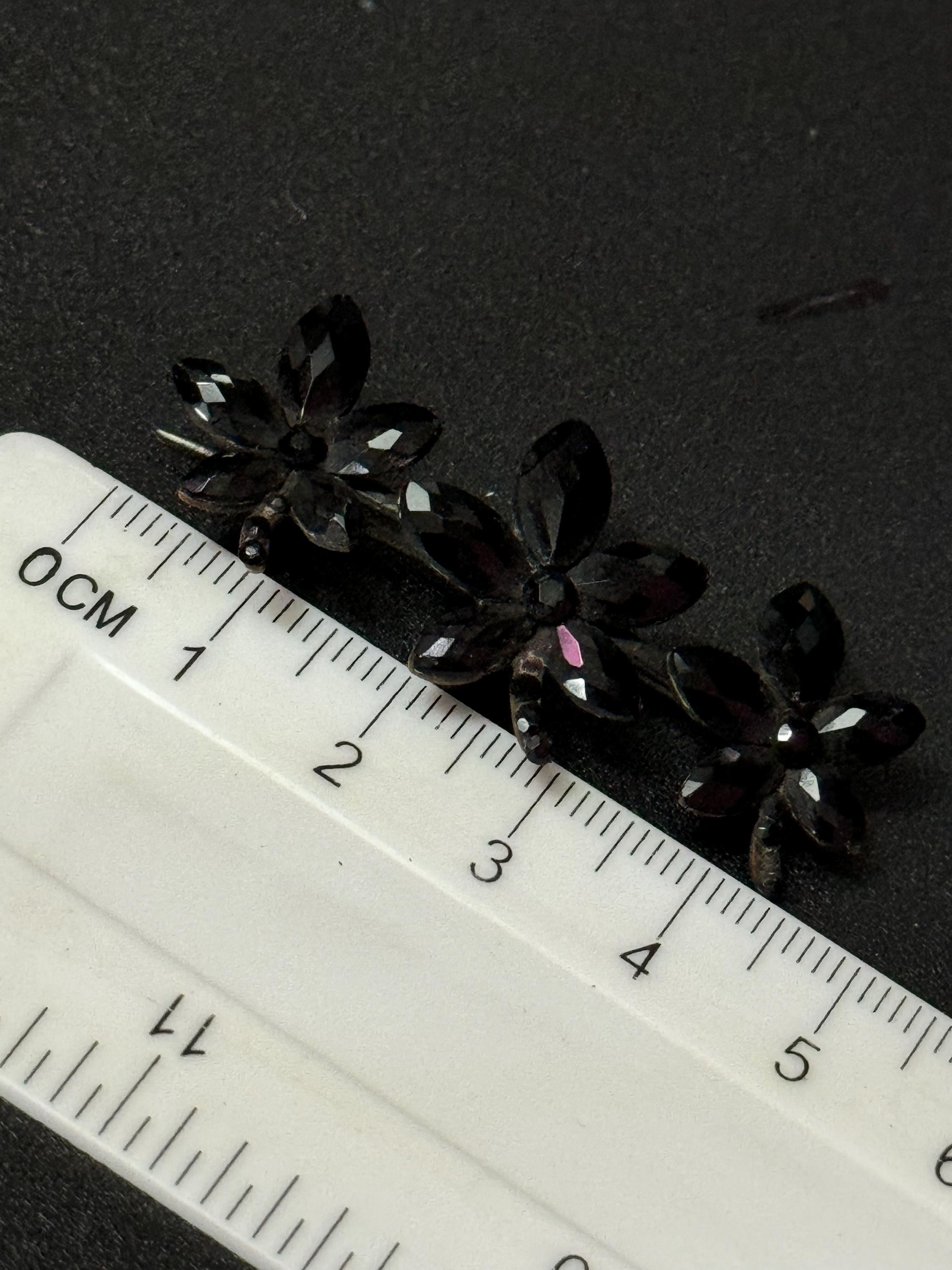Antique Vauxhall glass maple leaf mourning brooch
