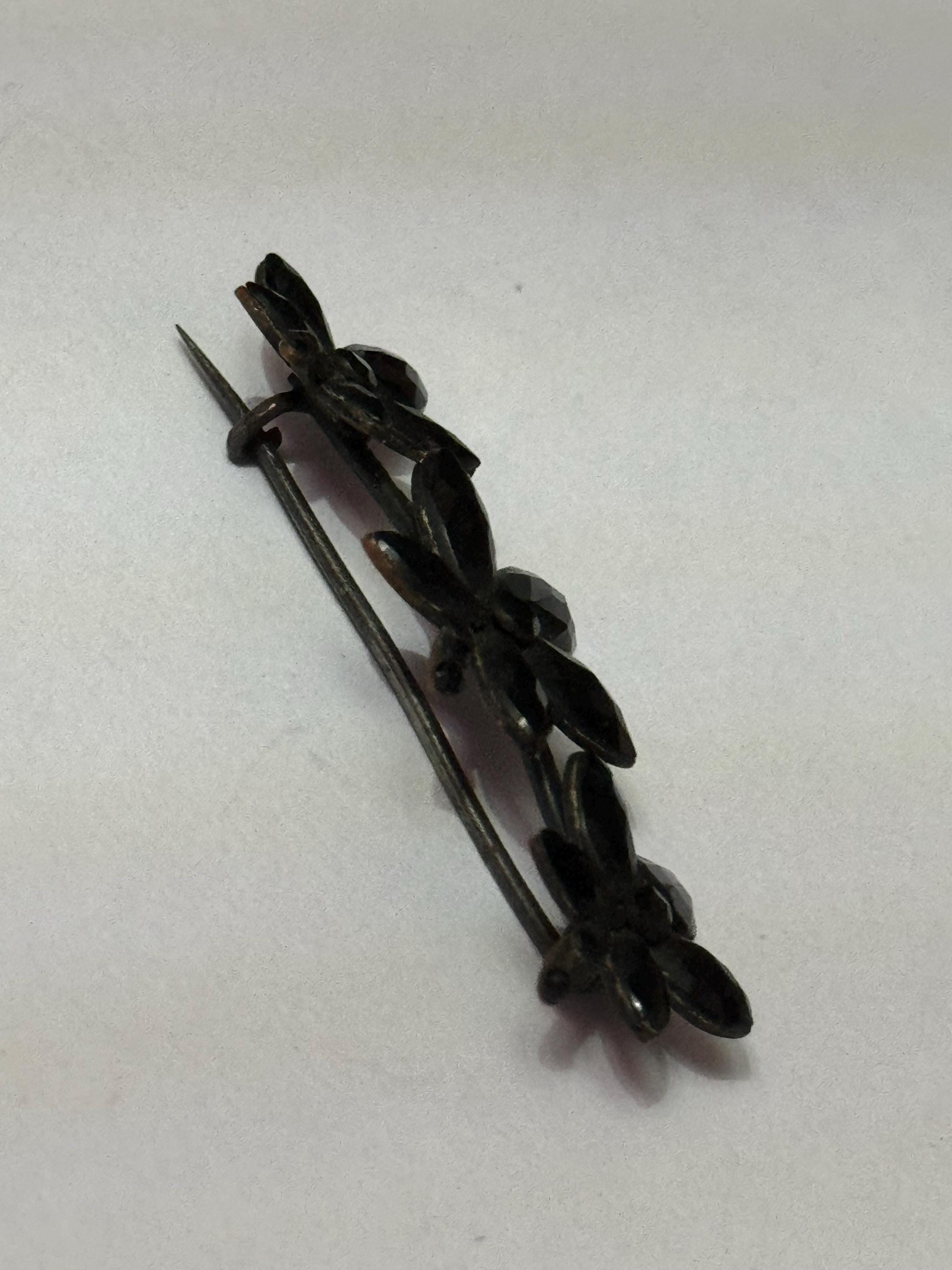 Antique Vauxhall glass maple leaf mourning brooch