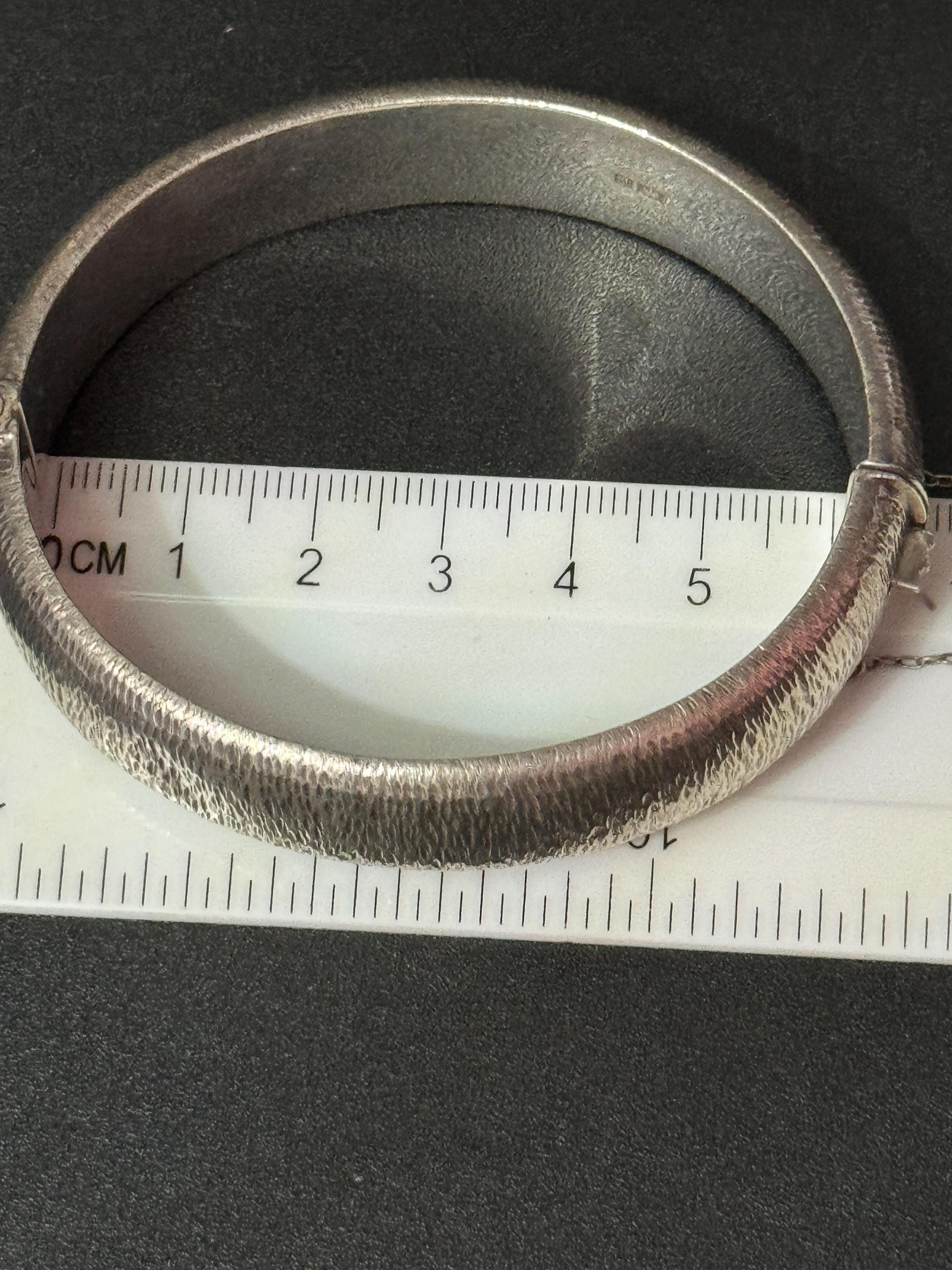 Vintage 1971 17mm Wide sterling silver engraved bark 925 ornate bangle 24.2gms note a couple of small dents
