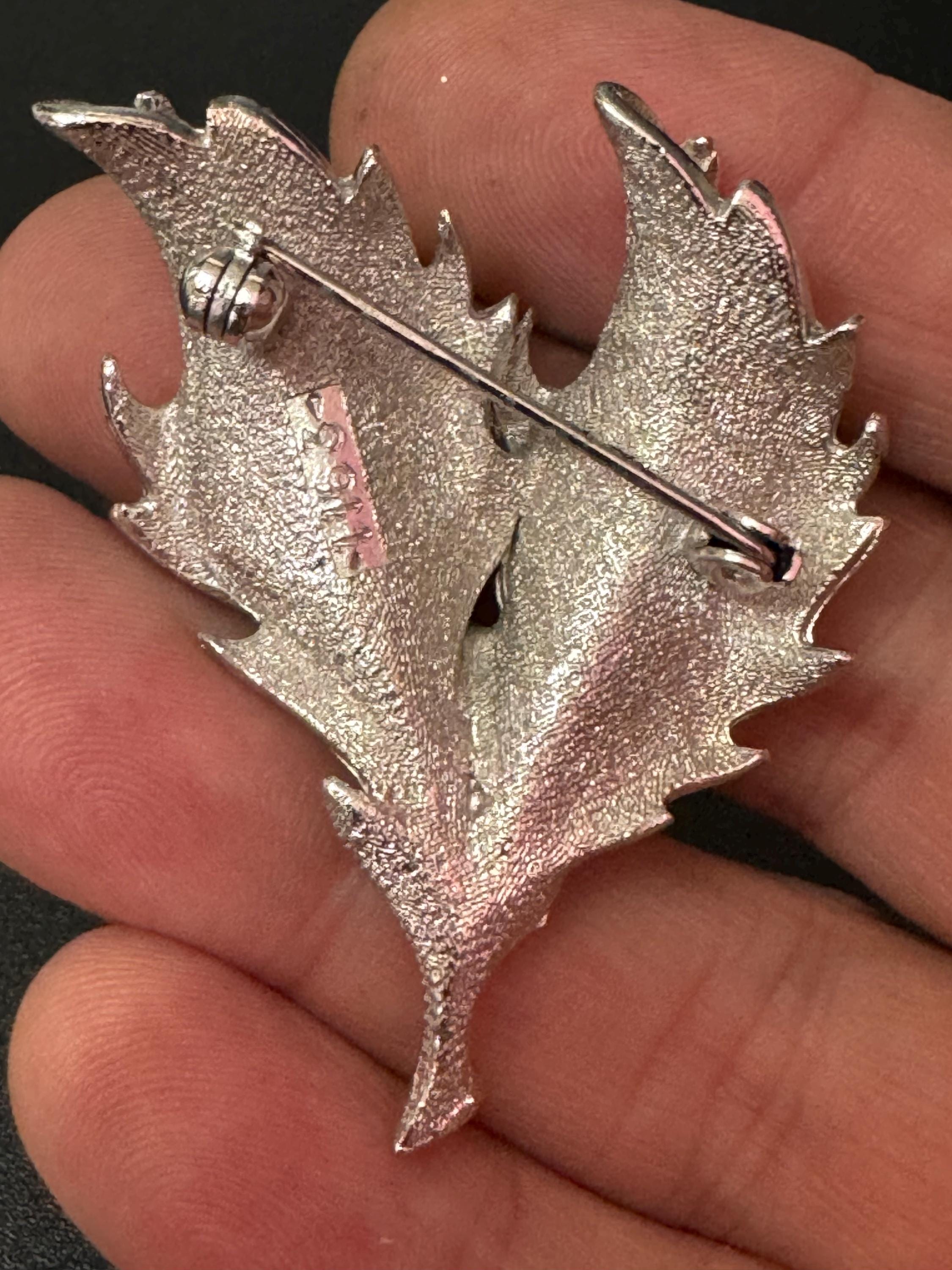 textured silver tone Vintage chunky Holly Leaves brooch mid century 5cm Christmas pin