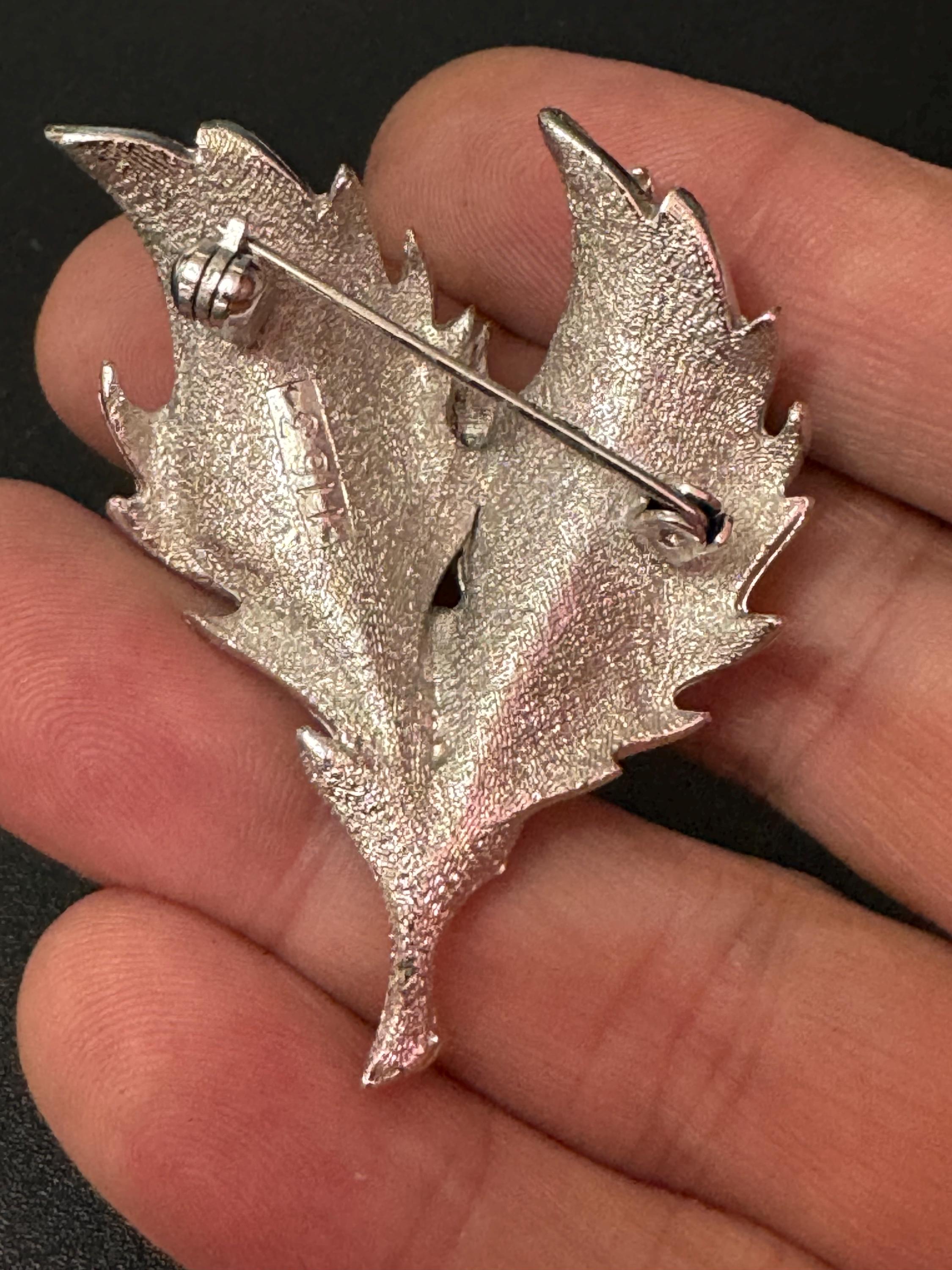textured silver tone Vintage chunky Holly Leaves brooch mid century 5cm Christmas pin
