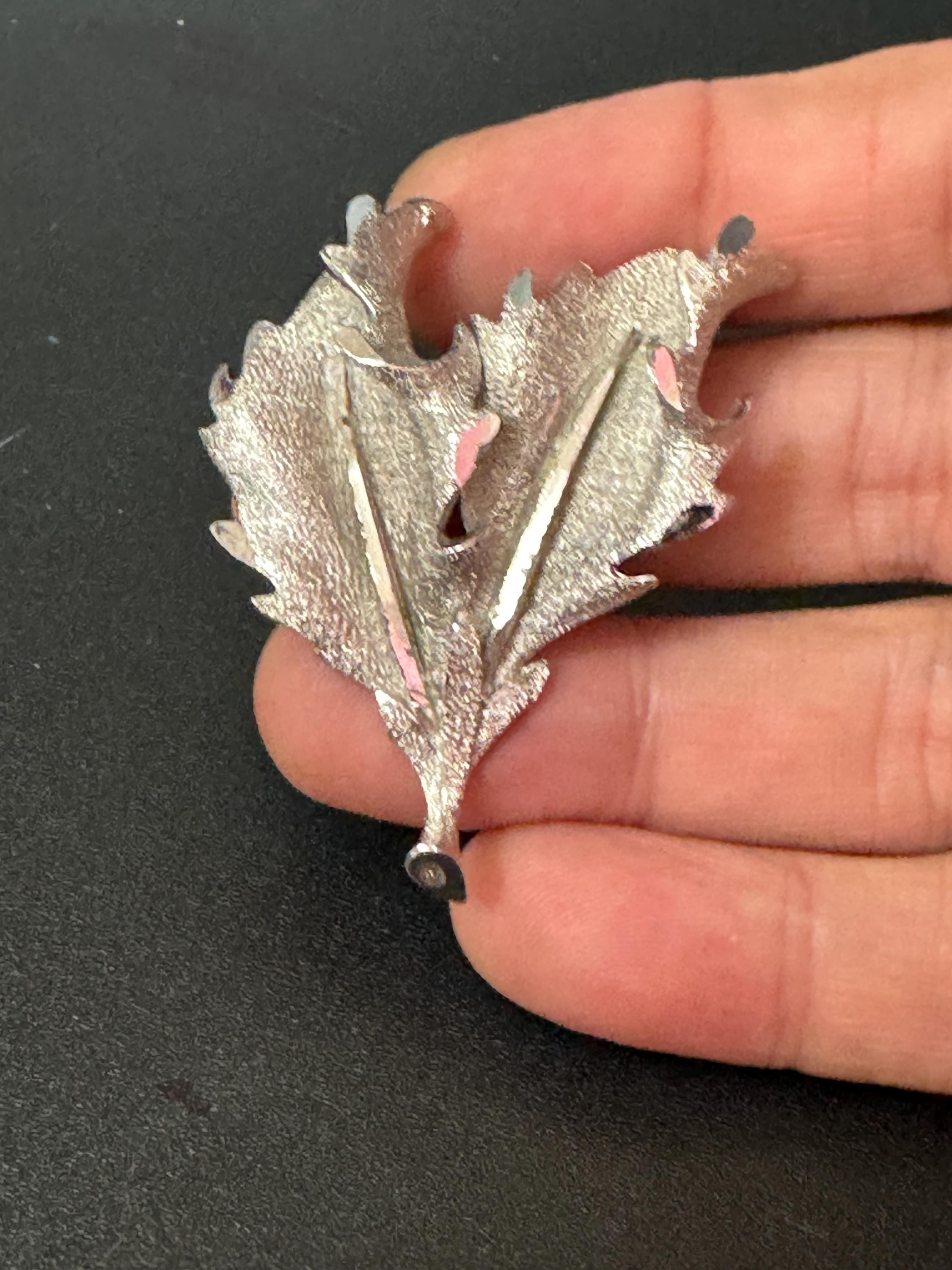 textured silver tone Vintage chunky Holly Leaves brooch mid century 5cm Christmas pin