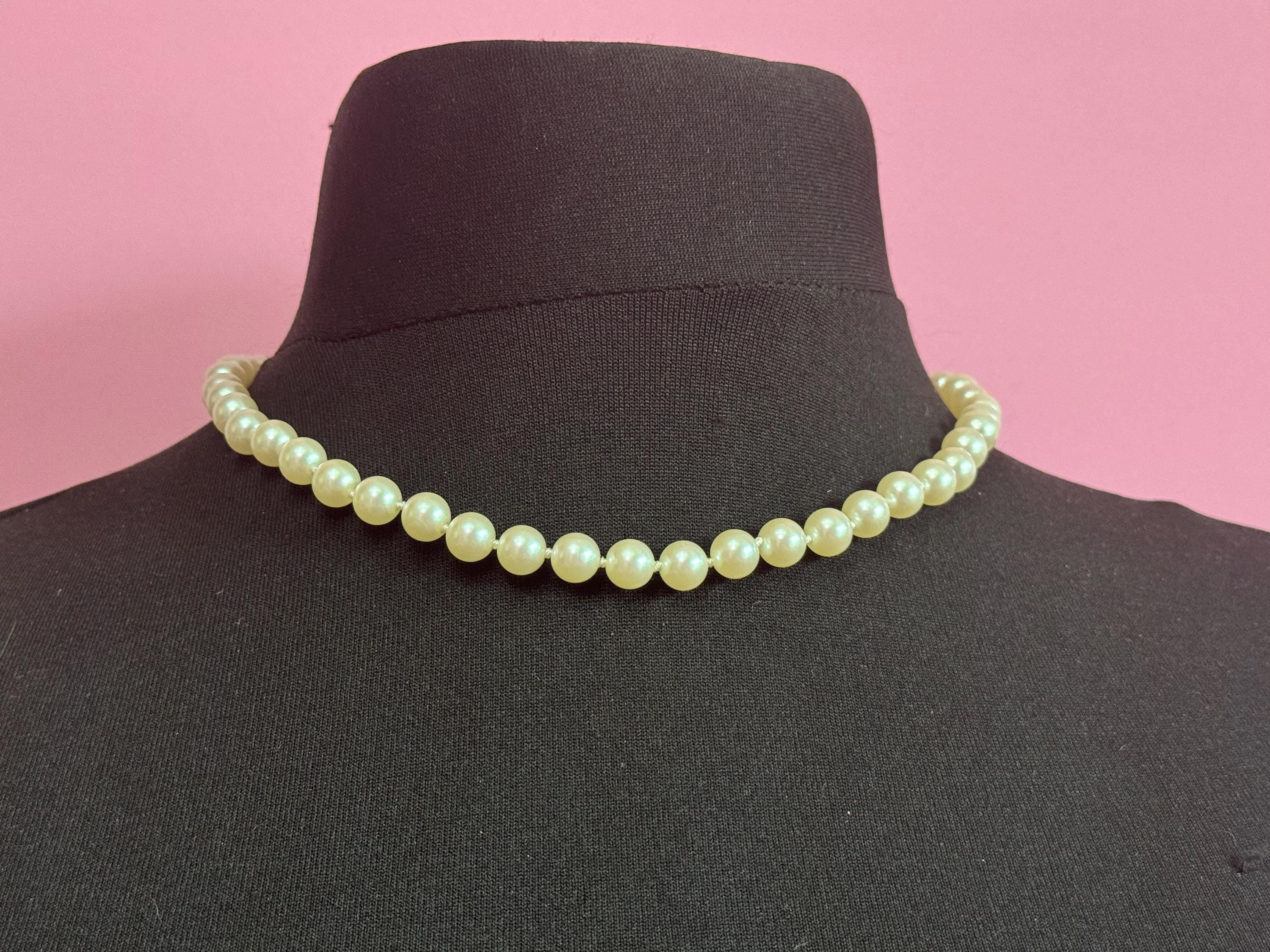 Classic ivory glass pearl collar necklace,    individually knotted beads 47cm gold tone