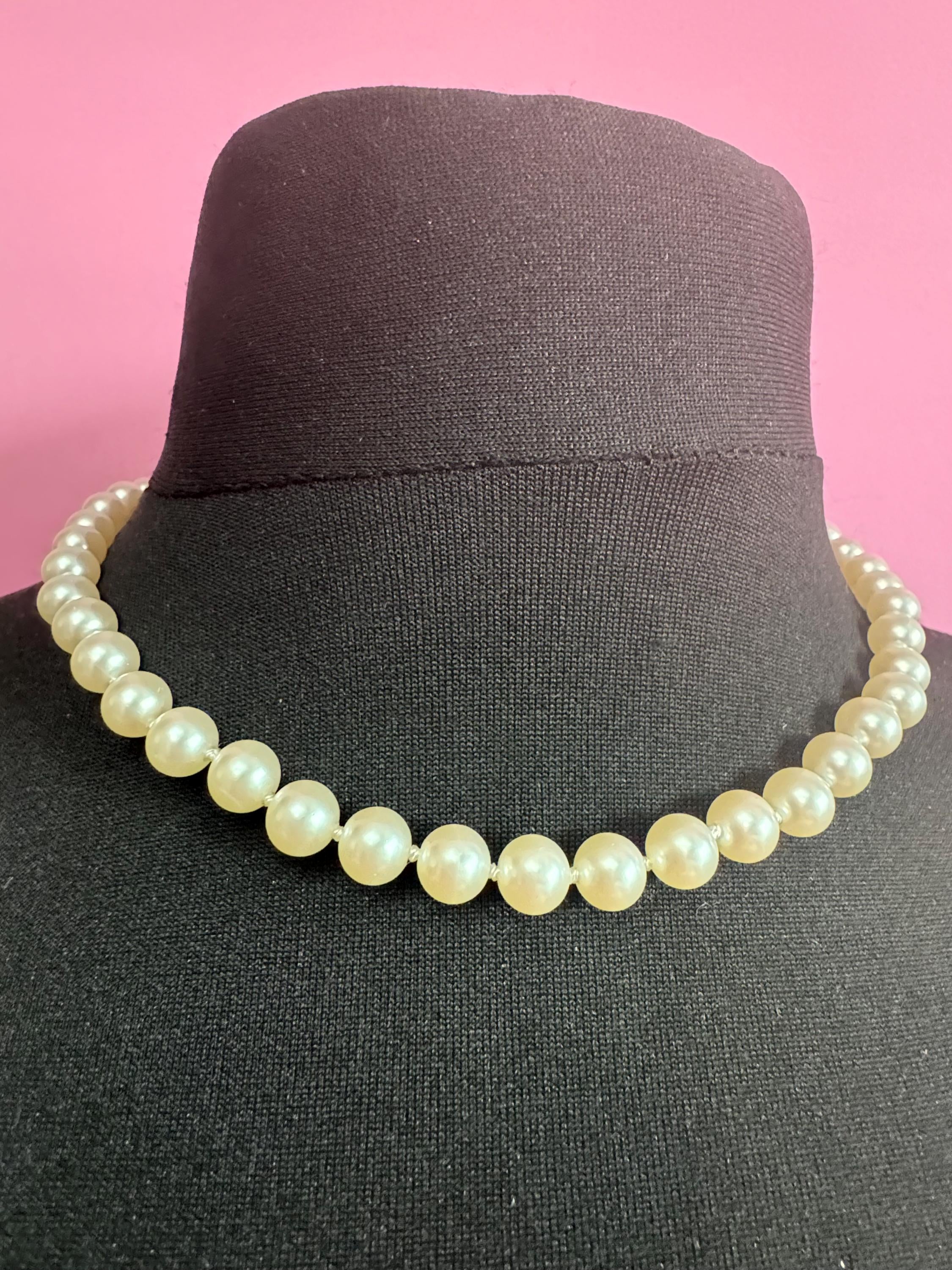 Classic ivory glass pearl collar necklace,    individually knotted beads 47cm gold tone