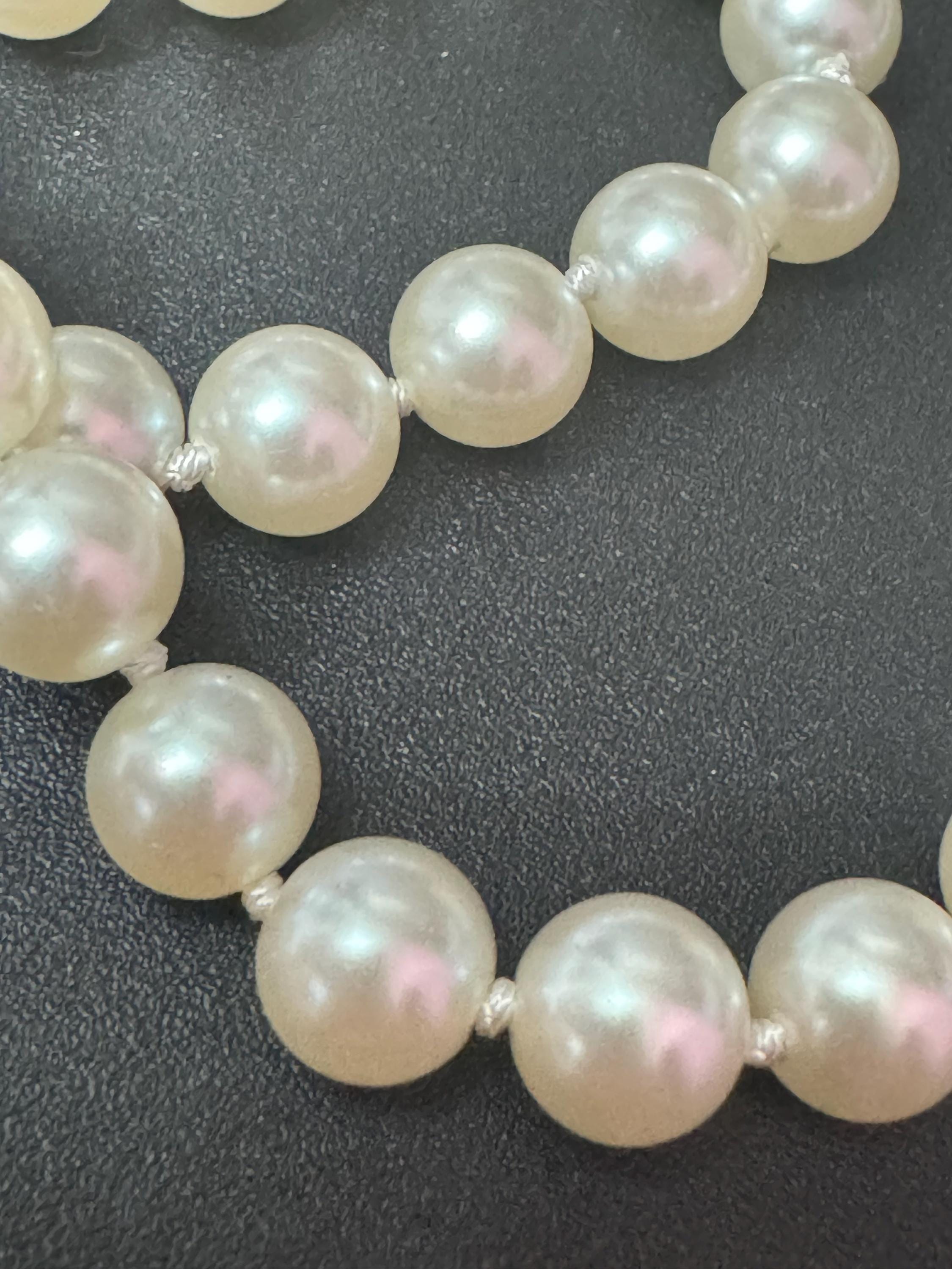 Classic ivory glass pearl collar necklace,    individually knotted beads 47cm gold tone