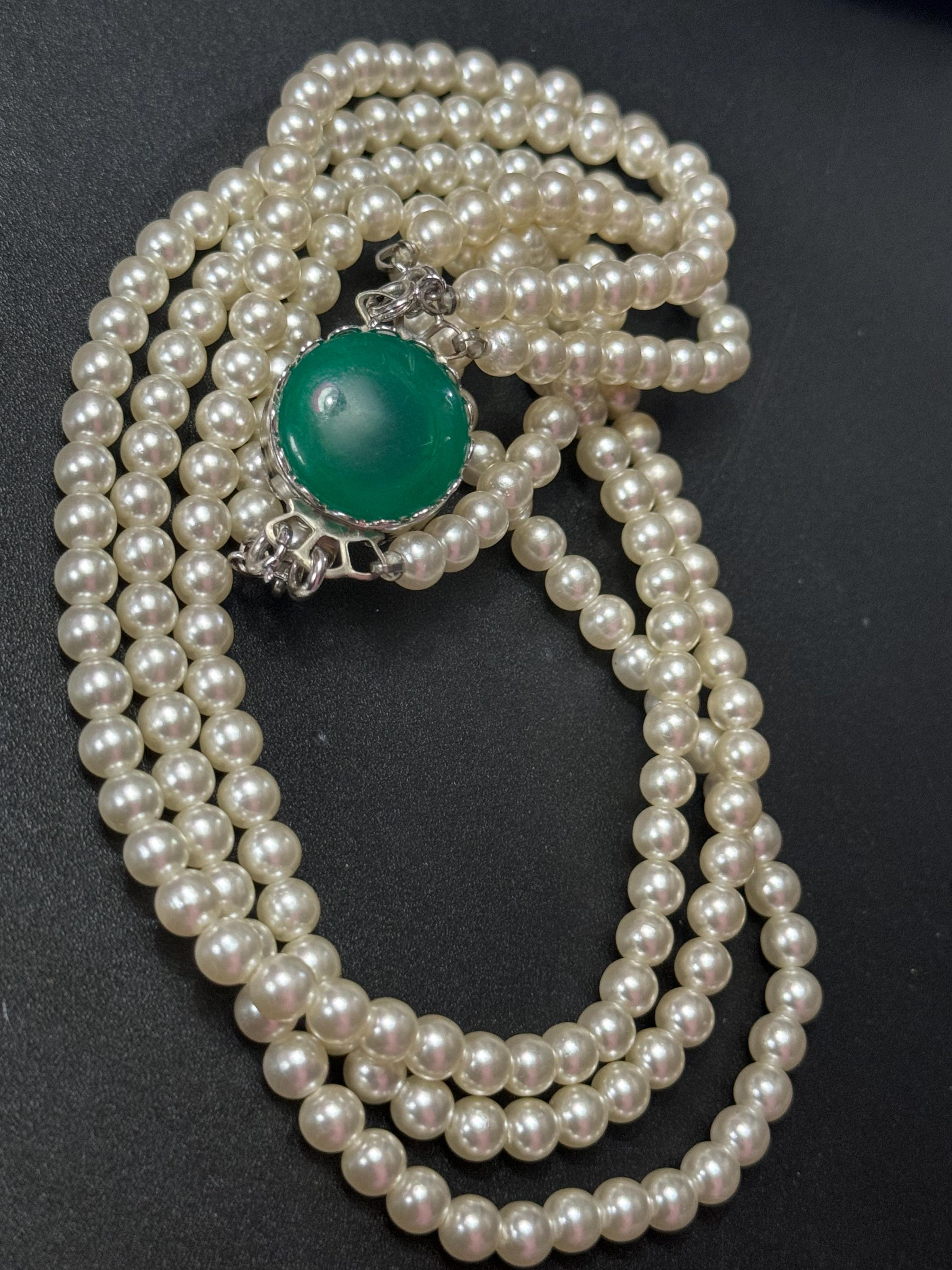 Vintage sarah Coventry faux pearl multi strand 3 row collar necklace reversable clasp green
