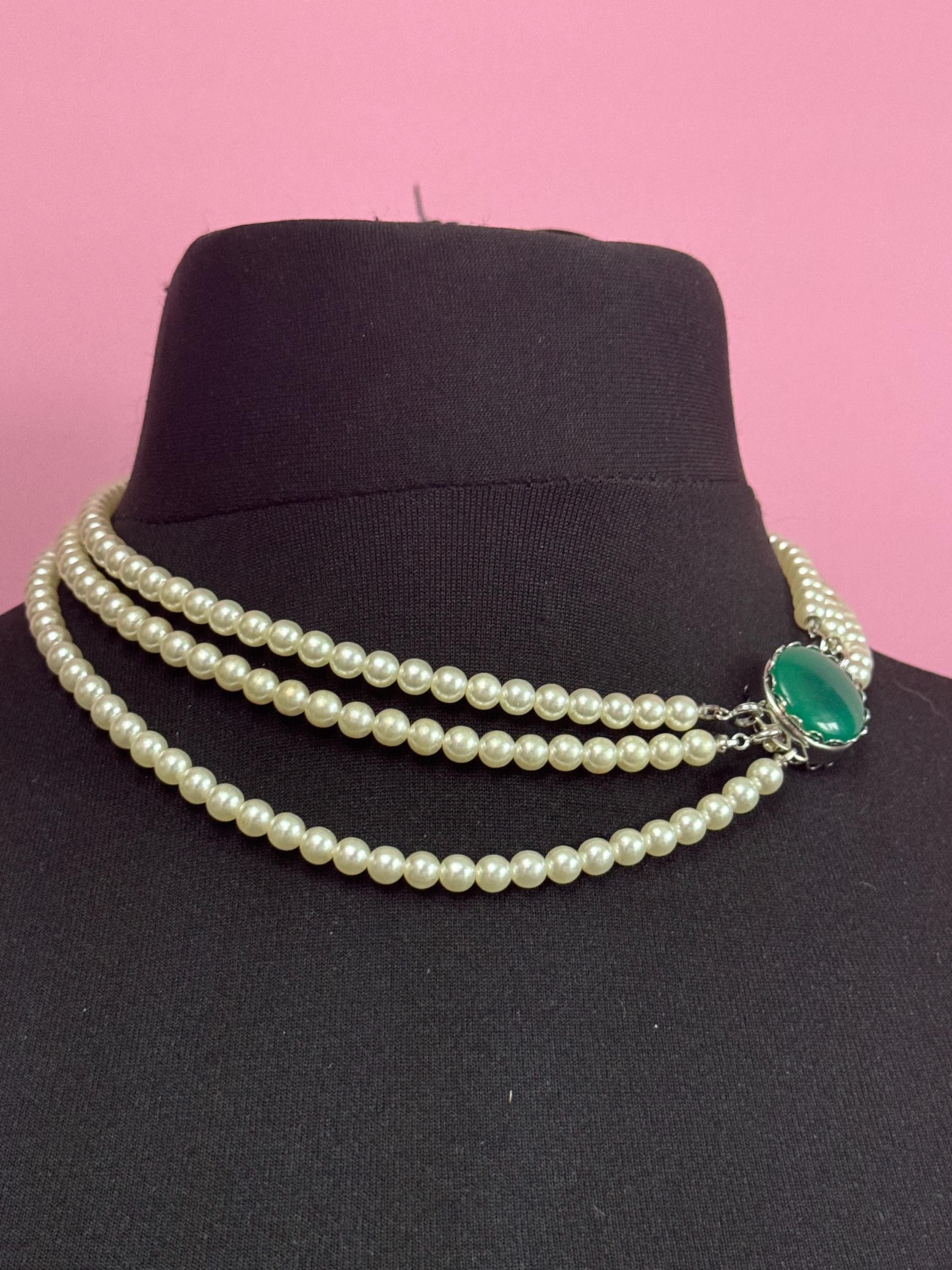 Vintage sarah Coventry faux pearl multi strand 3 row collar necklace reversable clasp green