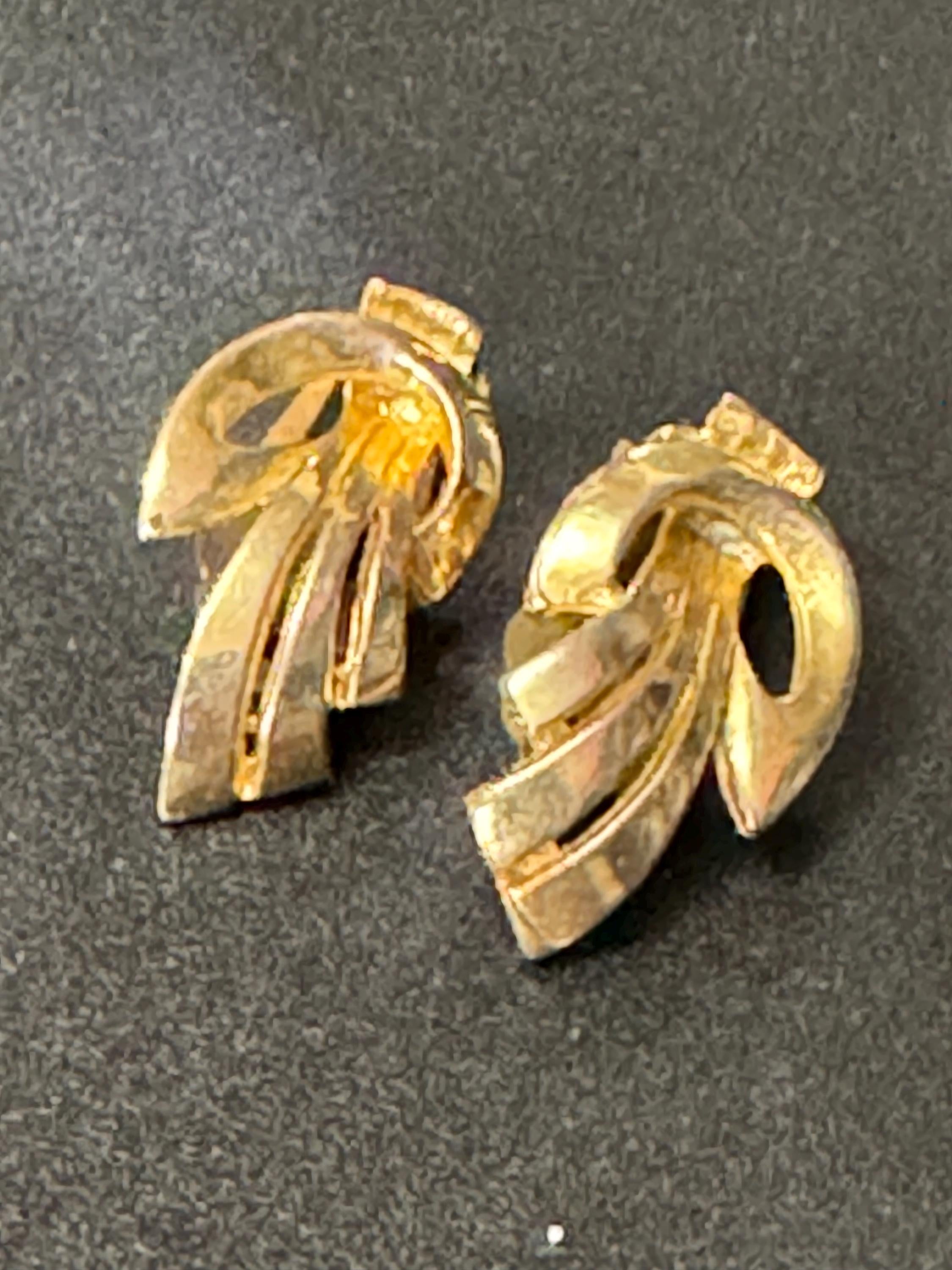Signed sphinx gold tone tone modernist geometric clip on stud earrings