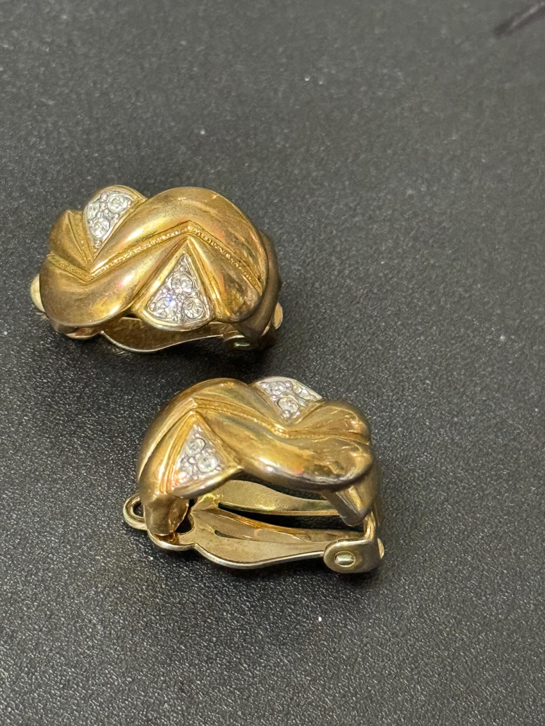 Signed BJ Beatrix Jewellery Vintage gold tone diamanté 2cm clip on earrings