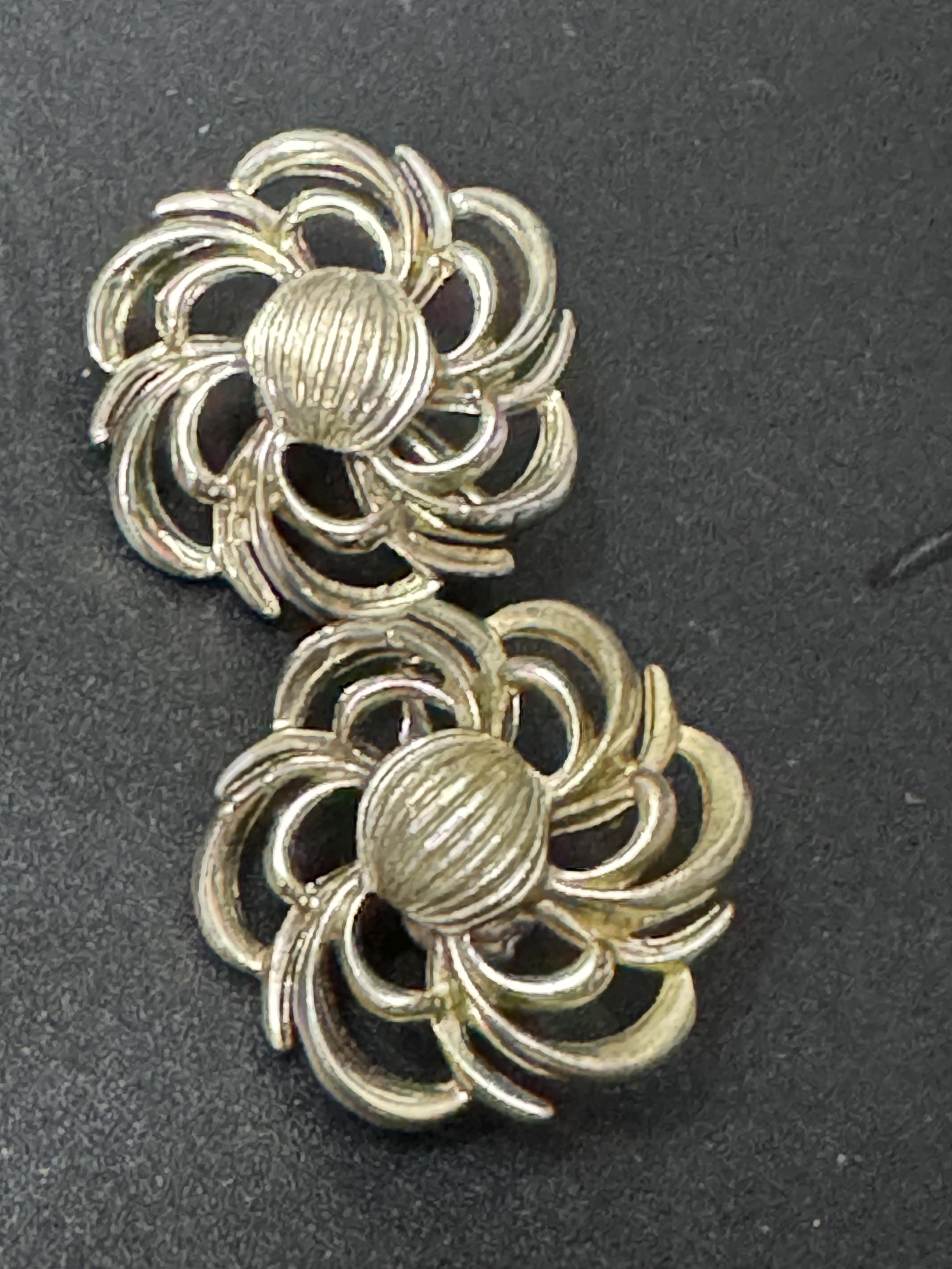 Signed coro Corocraft Vintage Gold tone floral Clip on earrings mid century