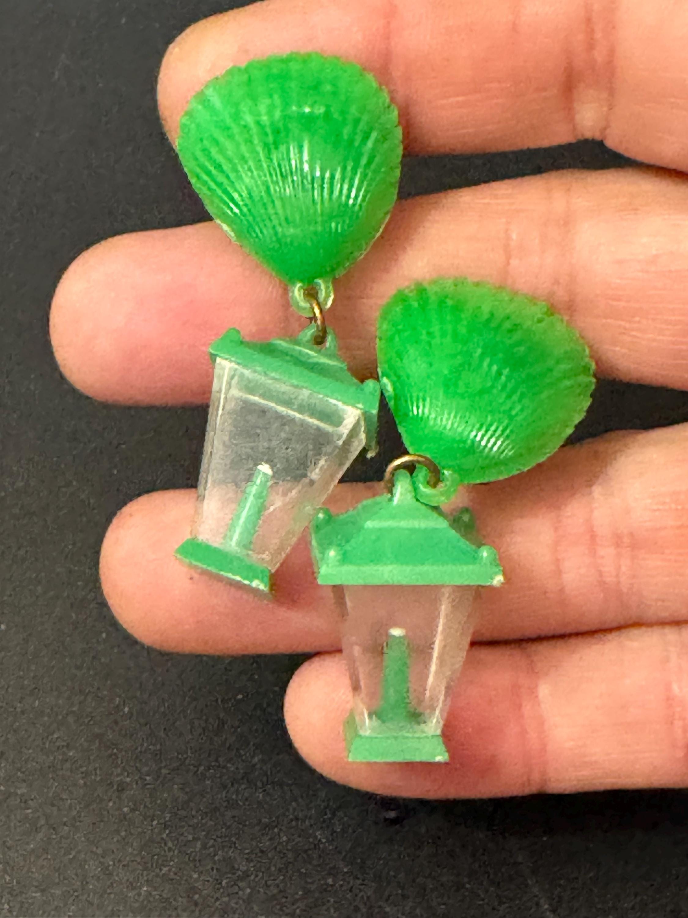 Vintage bright green seashell kitsch lantern light clip on earrings early plastic 5cm Hong Kong