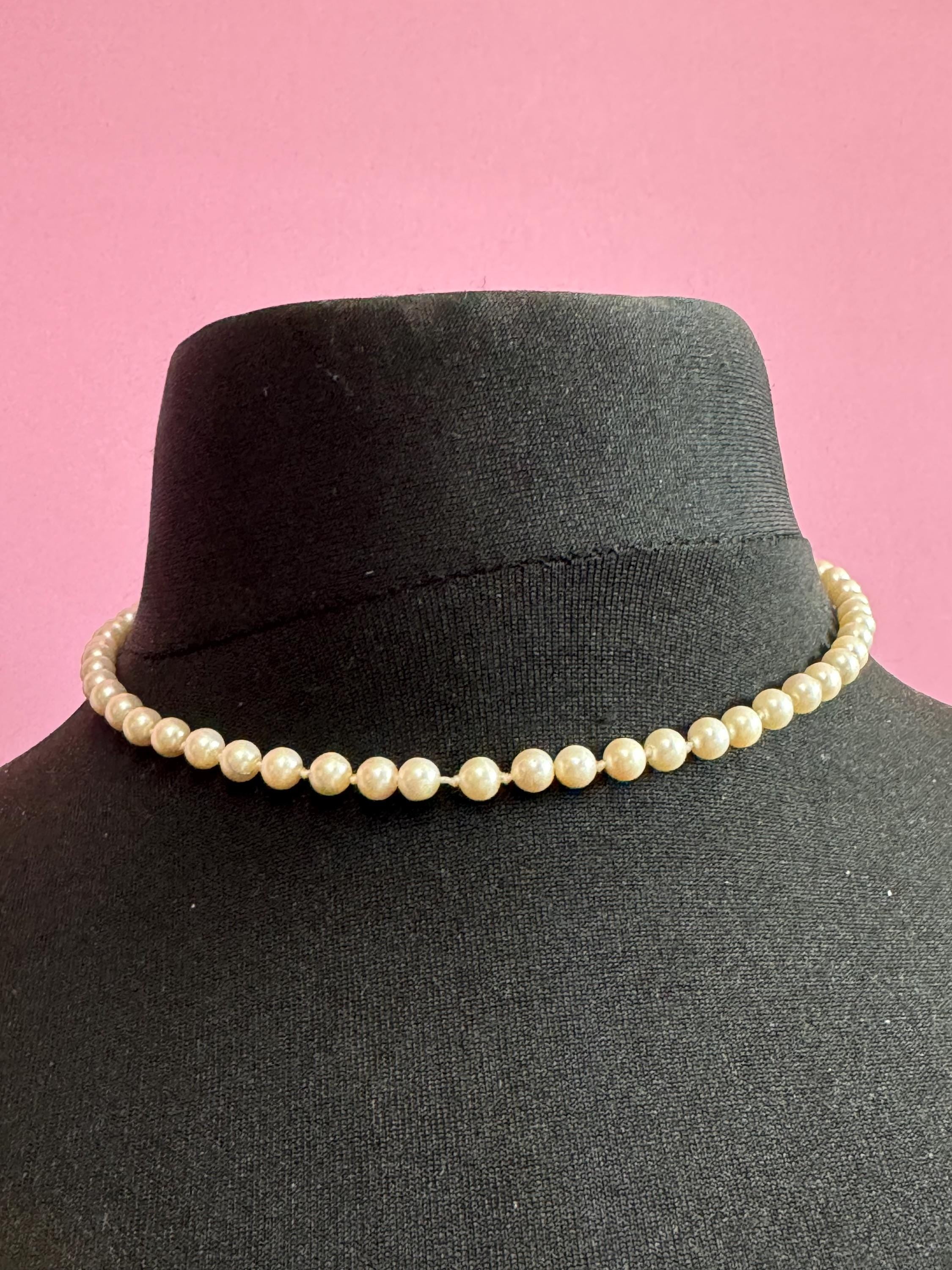 Vintage short cream knotted glass pearl necklace silver tone clasp 42cm 6mm beads