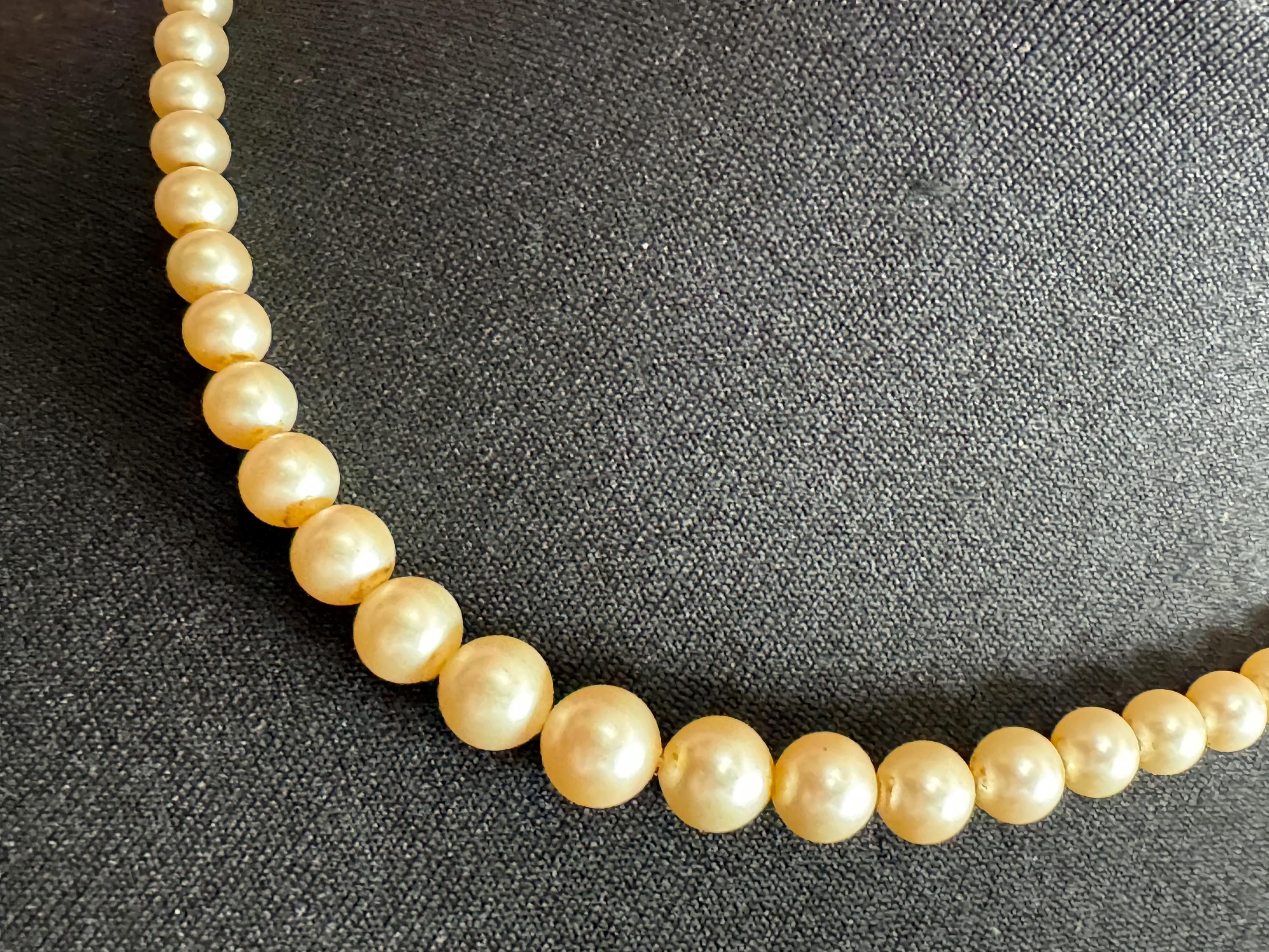 Vintage cream glass graduated pearl necklace gold tone clasp 46cm