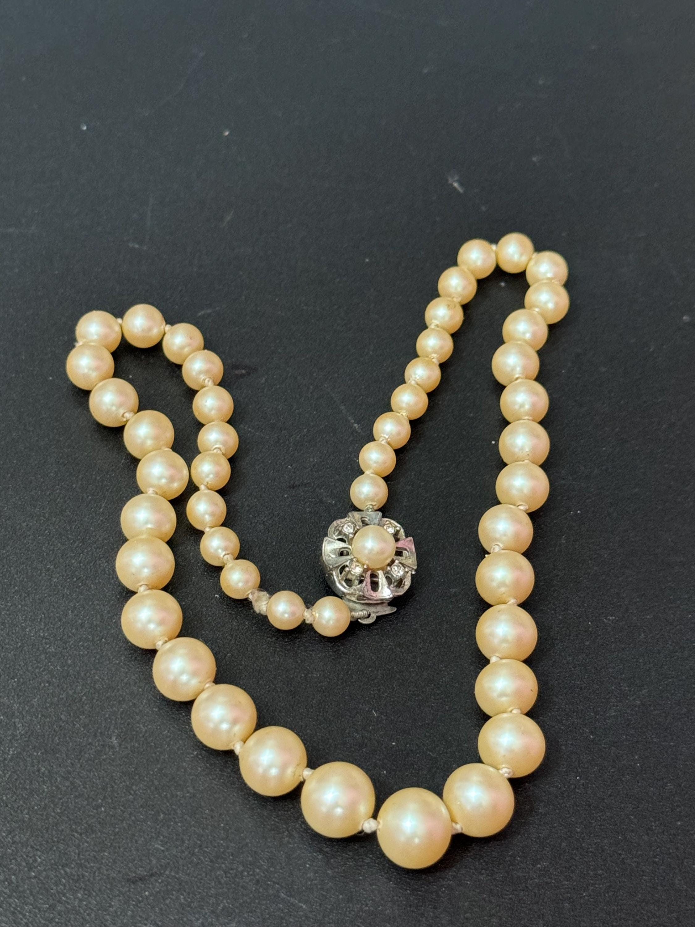 Vintage cream glass graduated pearl necklace silver tone floral clasp 40cm