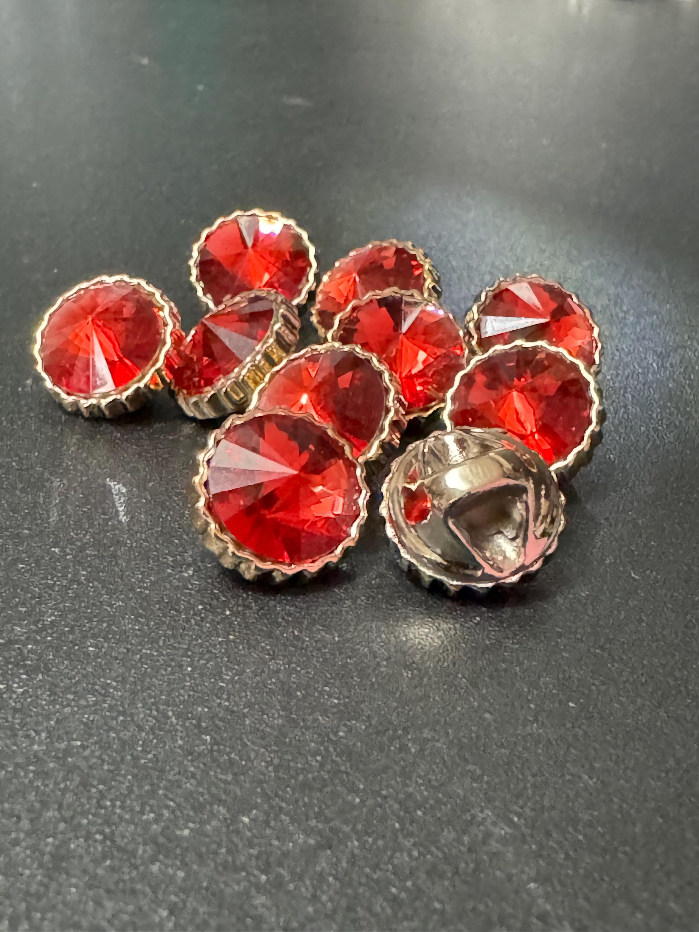 Pack of 10 Ruby Red 12mm Rivoli Diamond Acrylic Crystal Buttons in Gold Tone