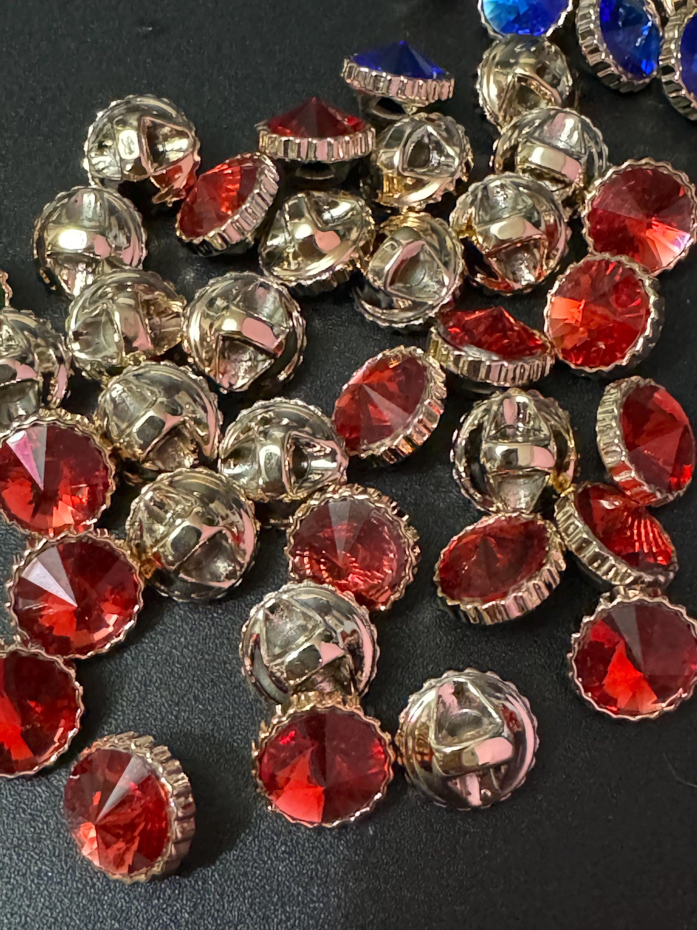 Pack of 10 Ruby Red 12mm Rivoli Diamond Acrylic Crystal Buttons in Gold Tone