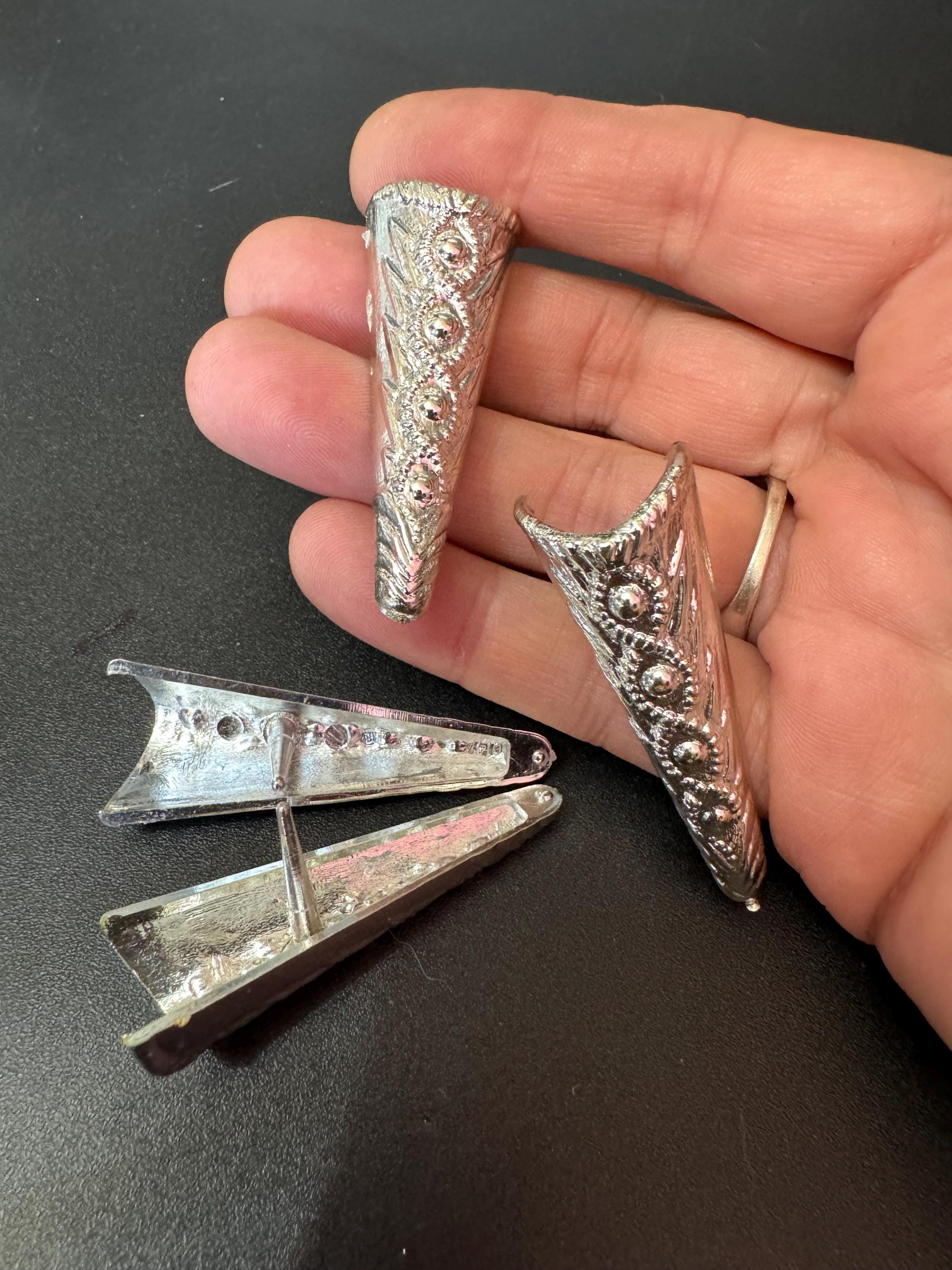 Set of 4 Vintage wedding cake decorations toppers for corners silver reusable plastic
