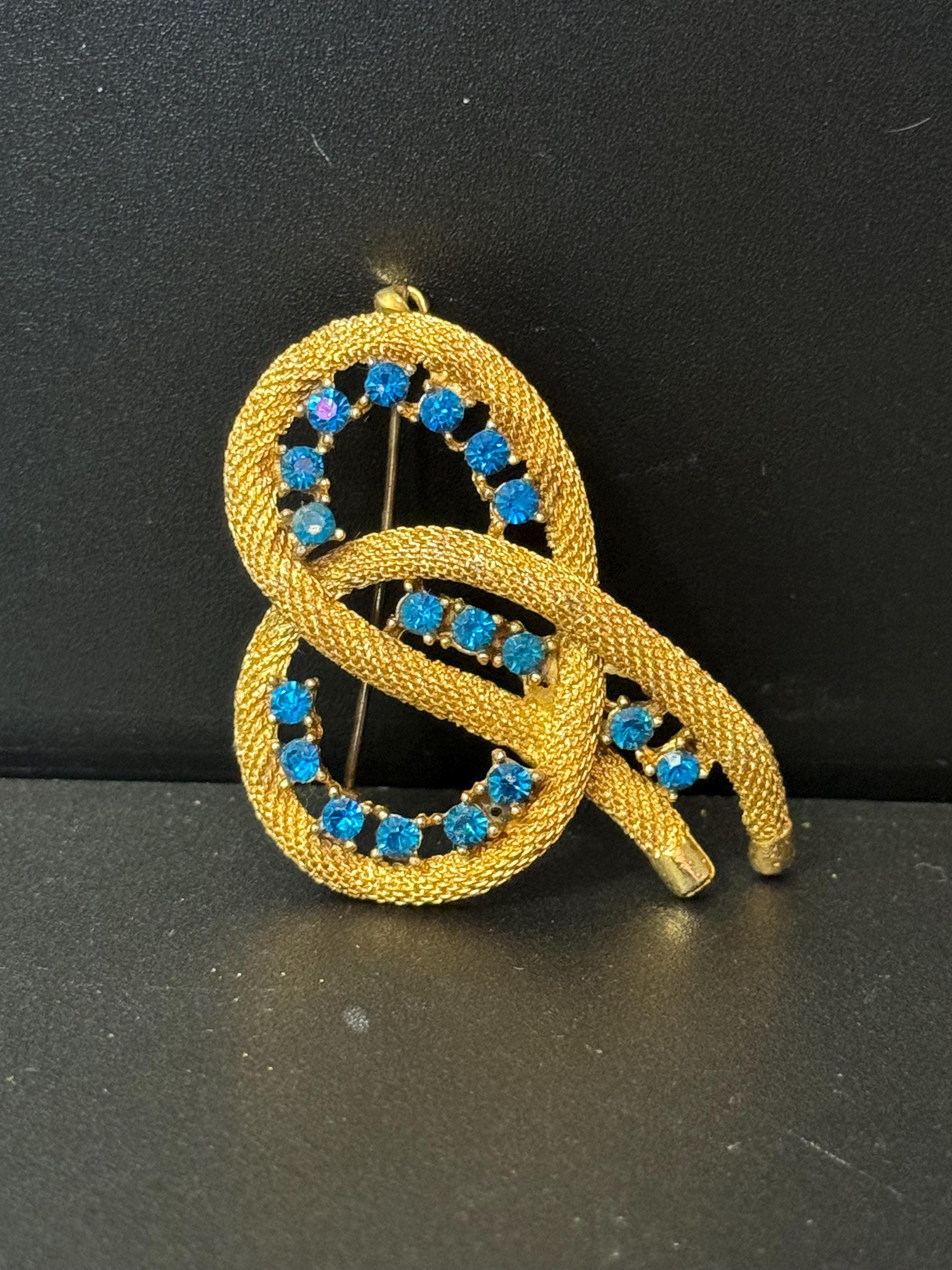 vintage mesh ribbon bow brooch with sapphire blue rhinestones MCM gold tone 4cm