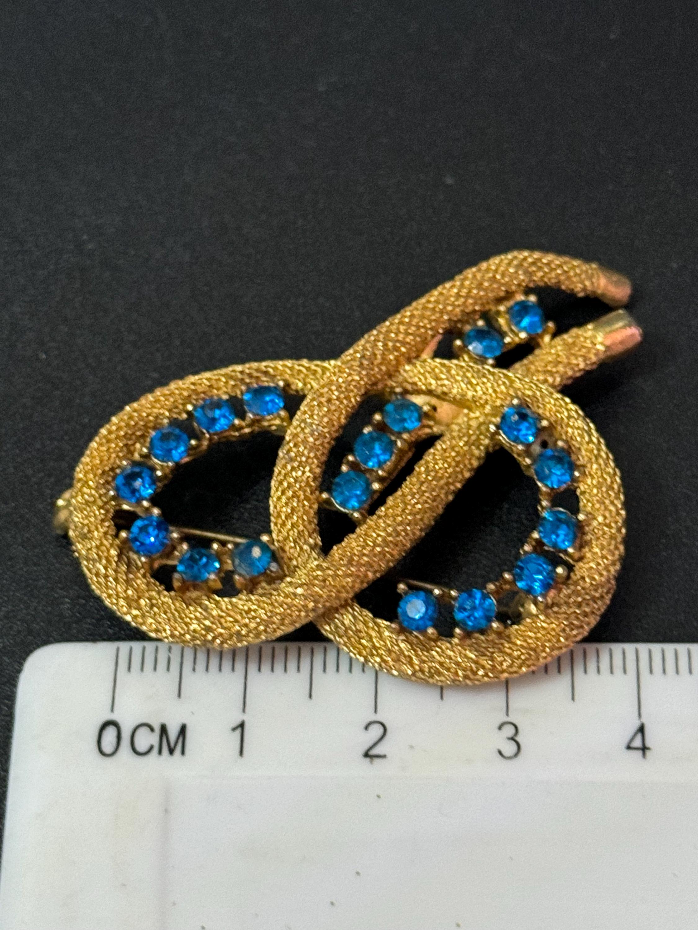 vintage mesh ribbon bow brooch with sapphire blue rhinestones MCM gold tone 4cm