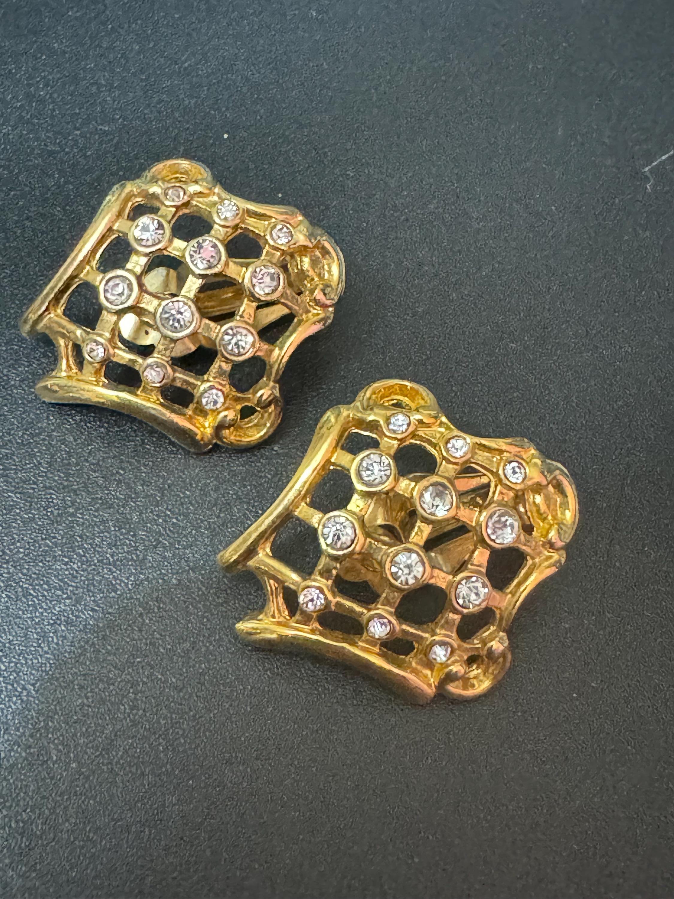 1980s modernist gold tone abstract woven square clip on diamanté stud earrings