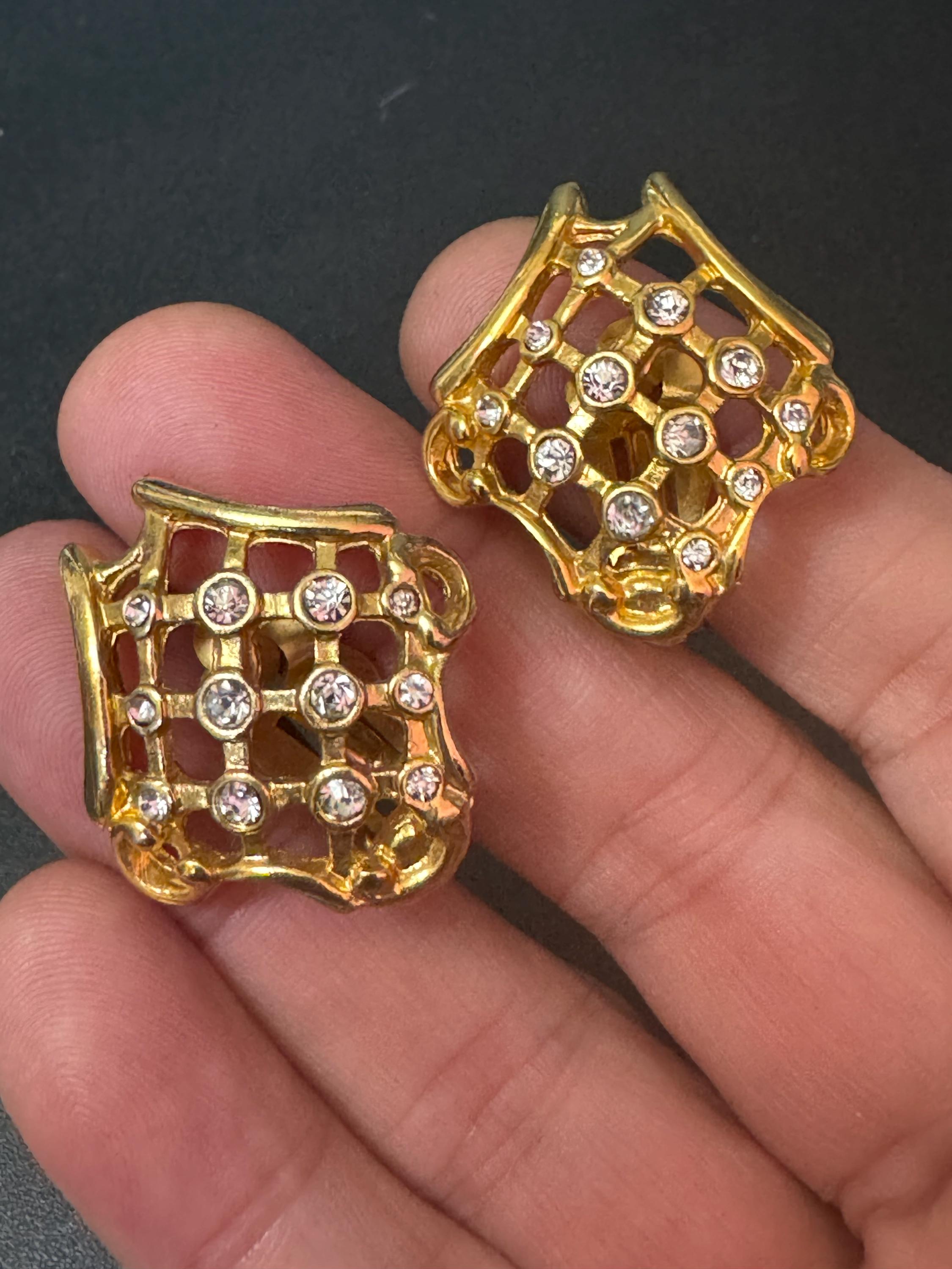 1980s modernist gold tone abstract woven square clip on diamanté stud earrings