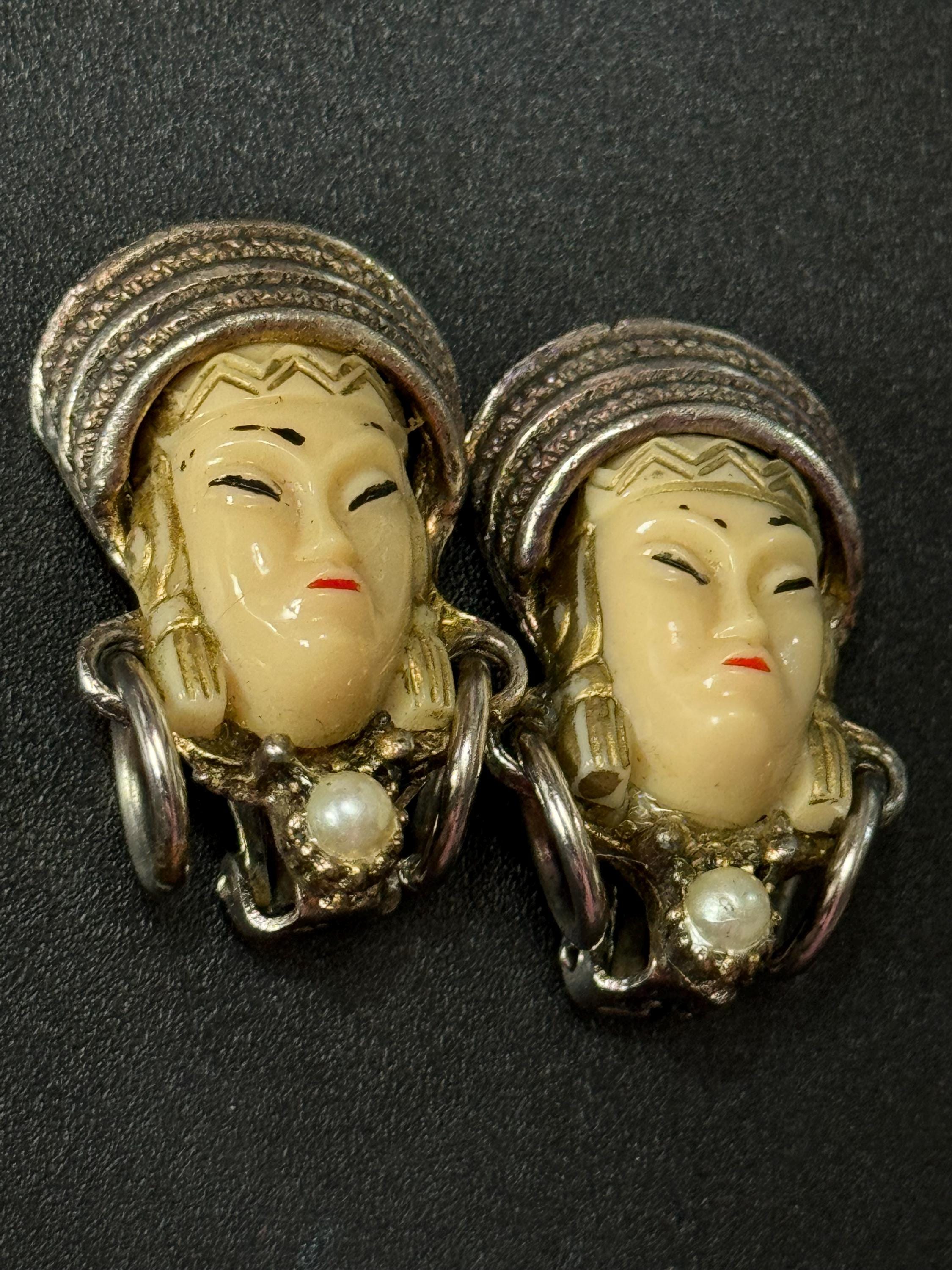 Vintage selro selini black Asian princess moulded glass oriental clip on earrings silver tone