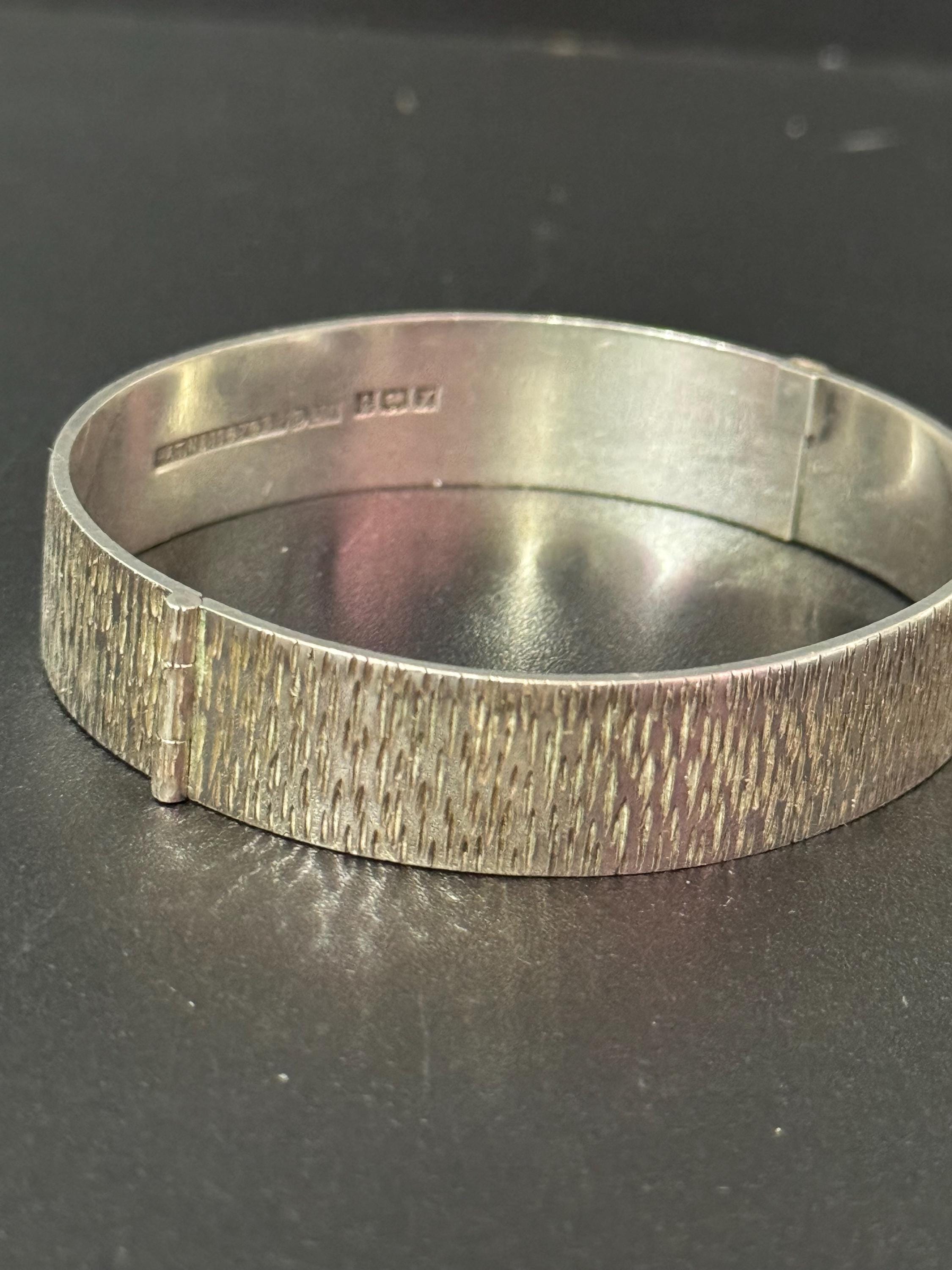 1972 (x) Birmingham hallmarked Sterling silver bark clamper opening bangle 23mm