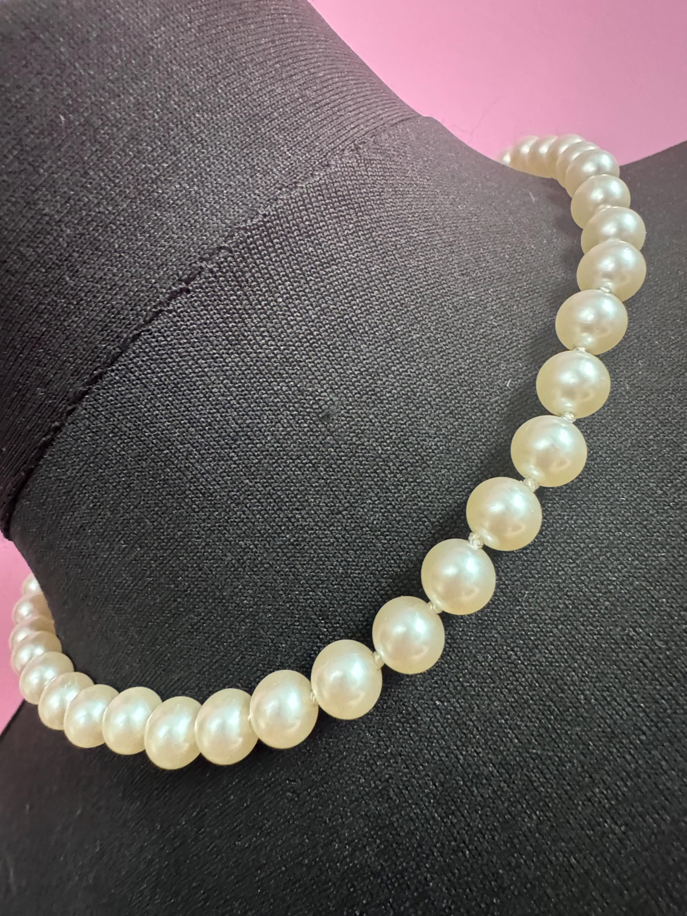Classic ivory glass pearl collar necklace,    individually knotted beads 47cm gold tone