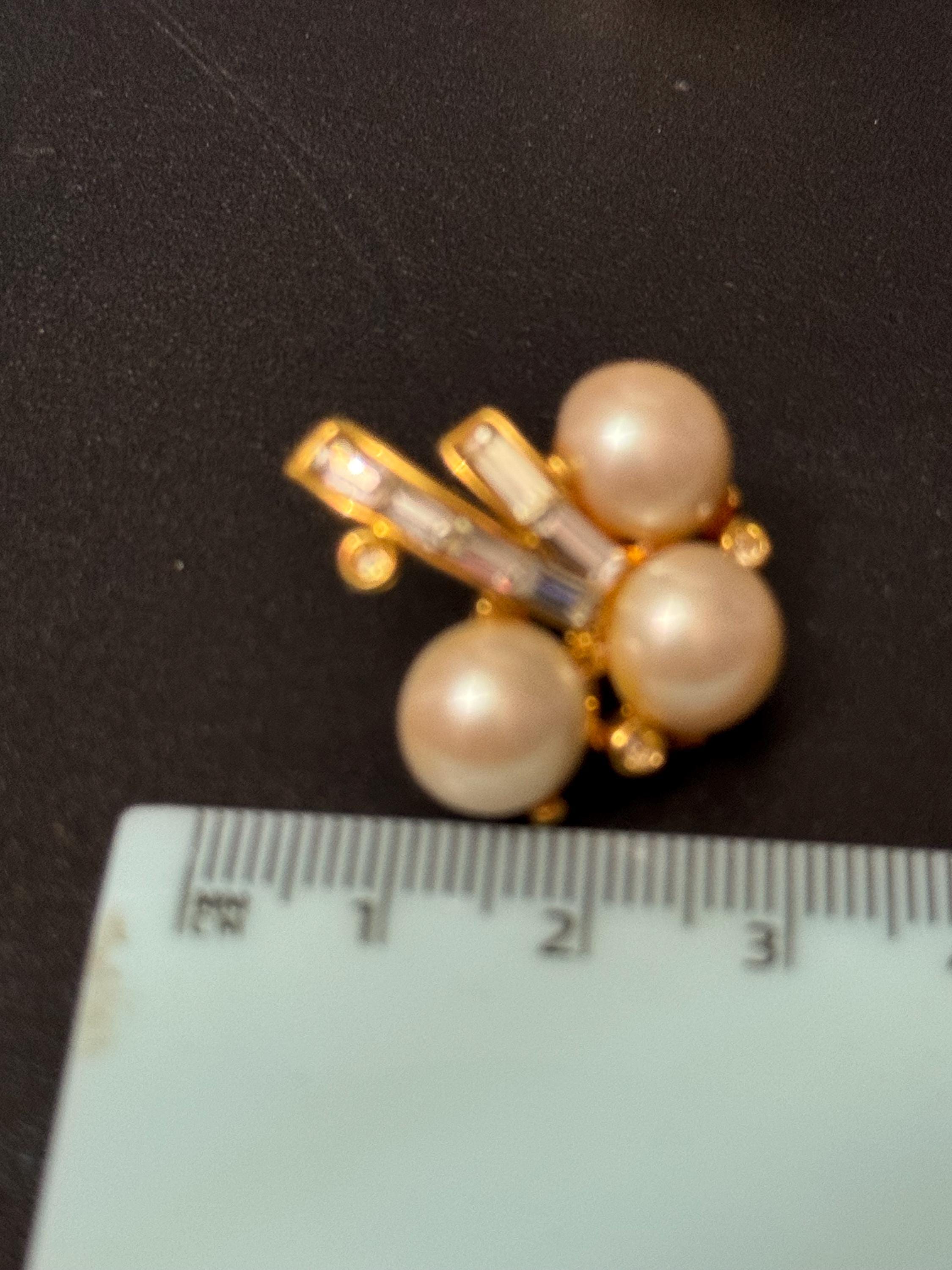 Retro 1980s classic Gold tone faux pearl  baguette diamanté pierced stud earrings