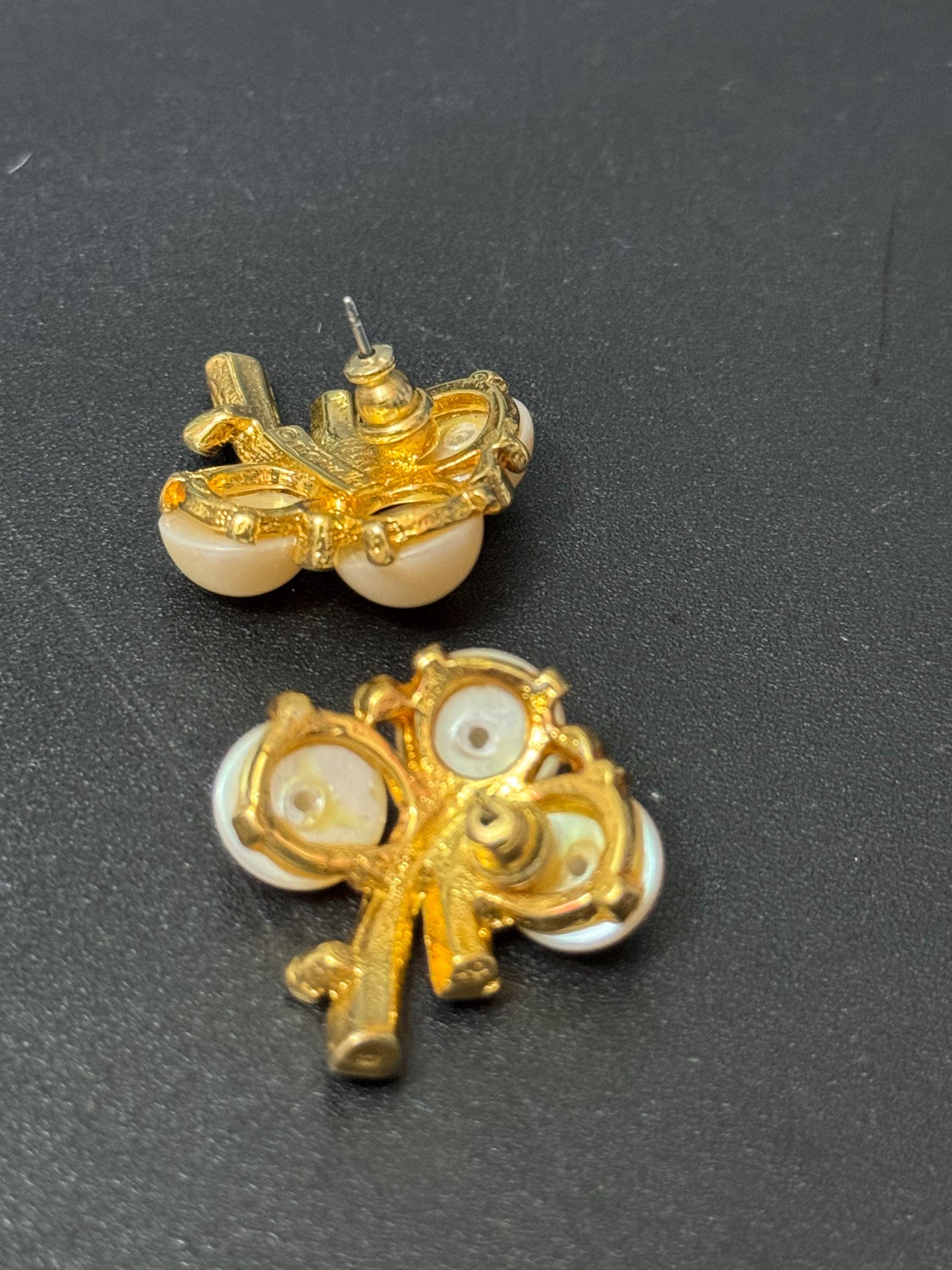 Retro 1980s classic Gold tone faux pearl  baguette diamanté pierced stud earrings