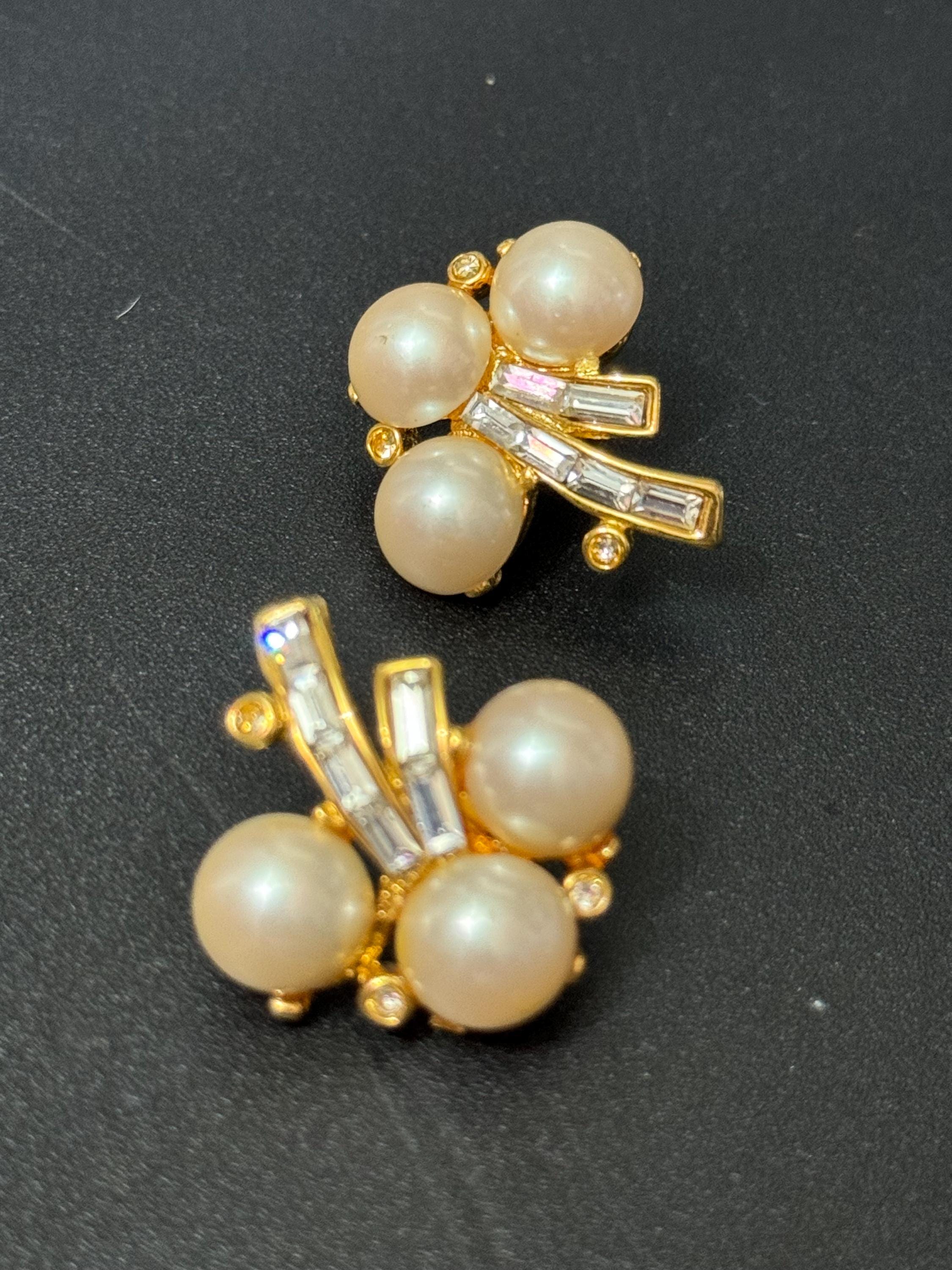 Retro 1980s classic Gold tone faux pearl  baguette diamanté pierced stud earrings
