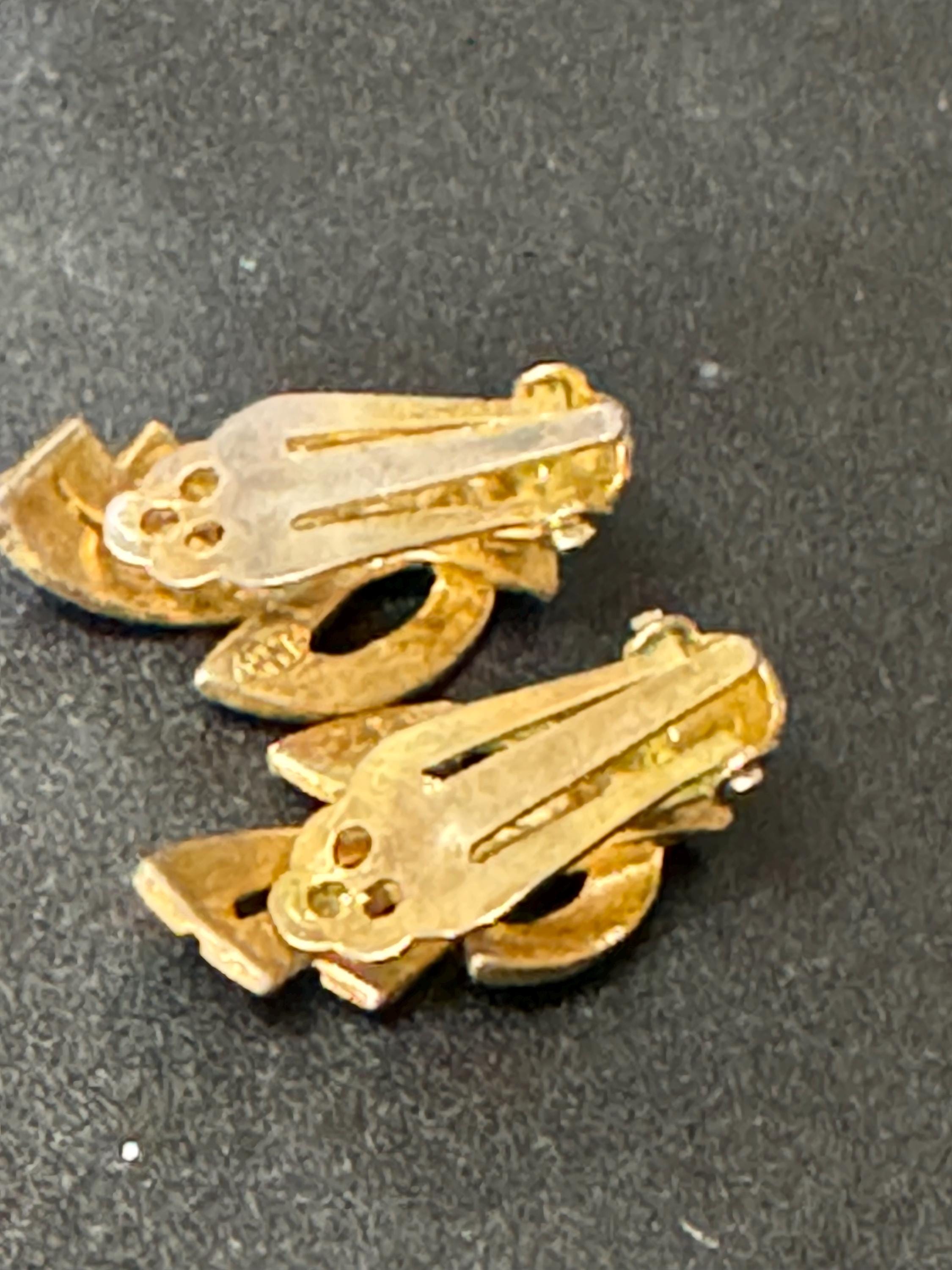Signed sphinx gold tone tone modernist geometric clip on stud earrings