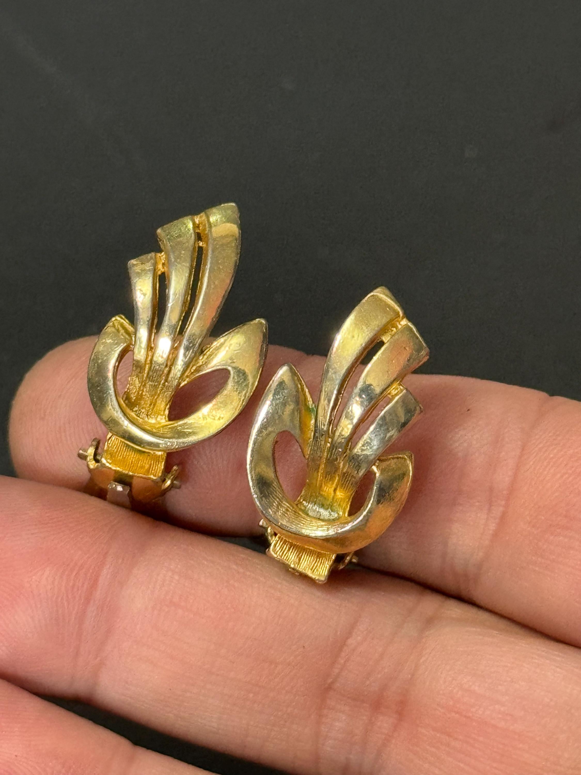 Signed sphinx gold tone tone modernist geometric clip on stud earrings