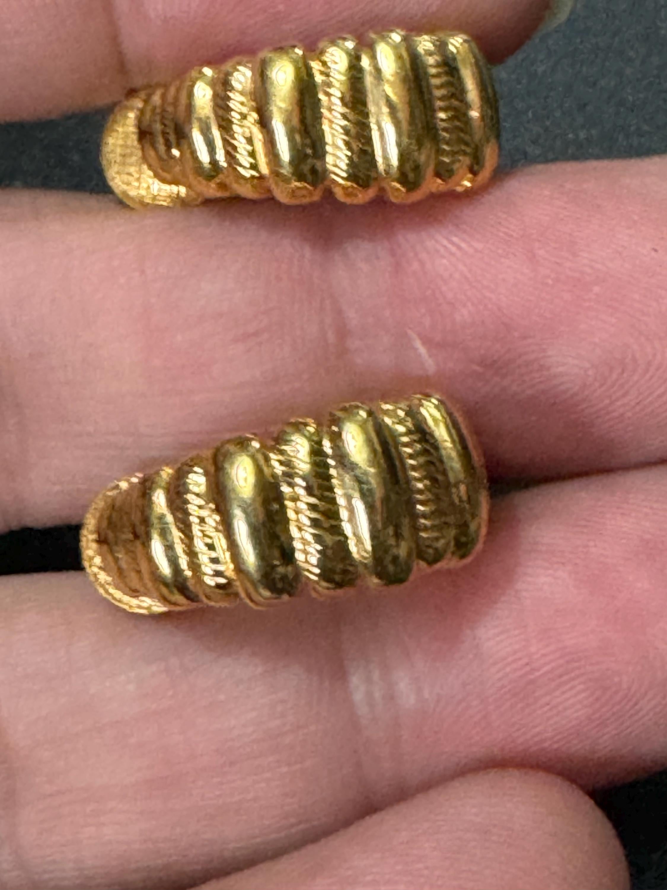 Signed NAPIER Vintage small gold tone clip on hoop earrings