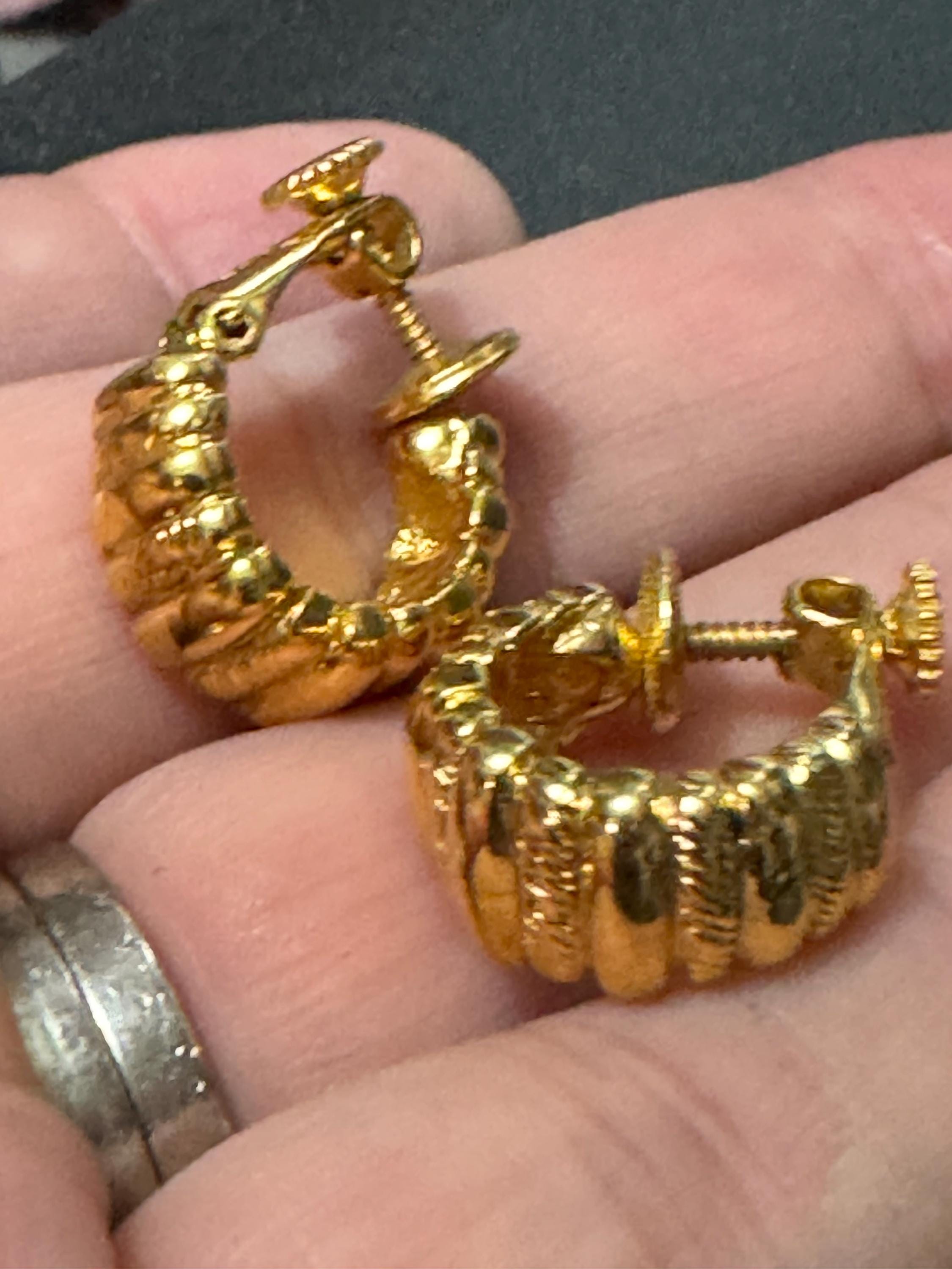 Signed NAPIER Vintage small gold tone clip on hoop earrings