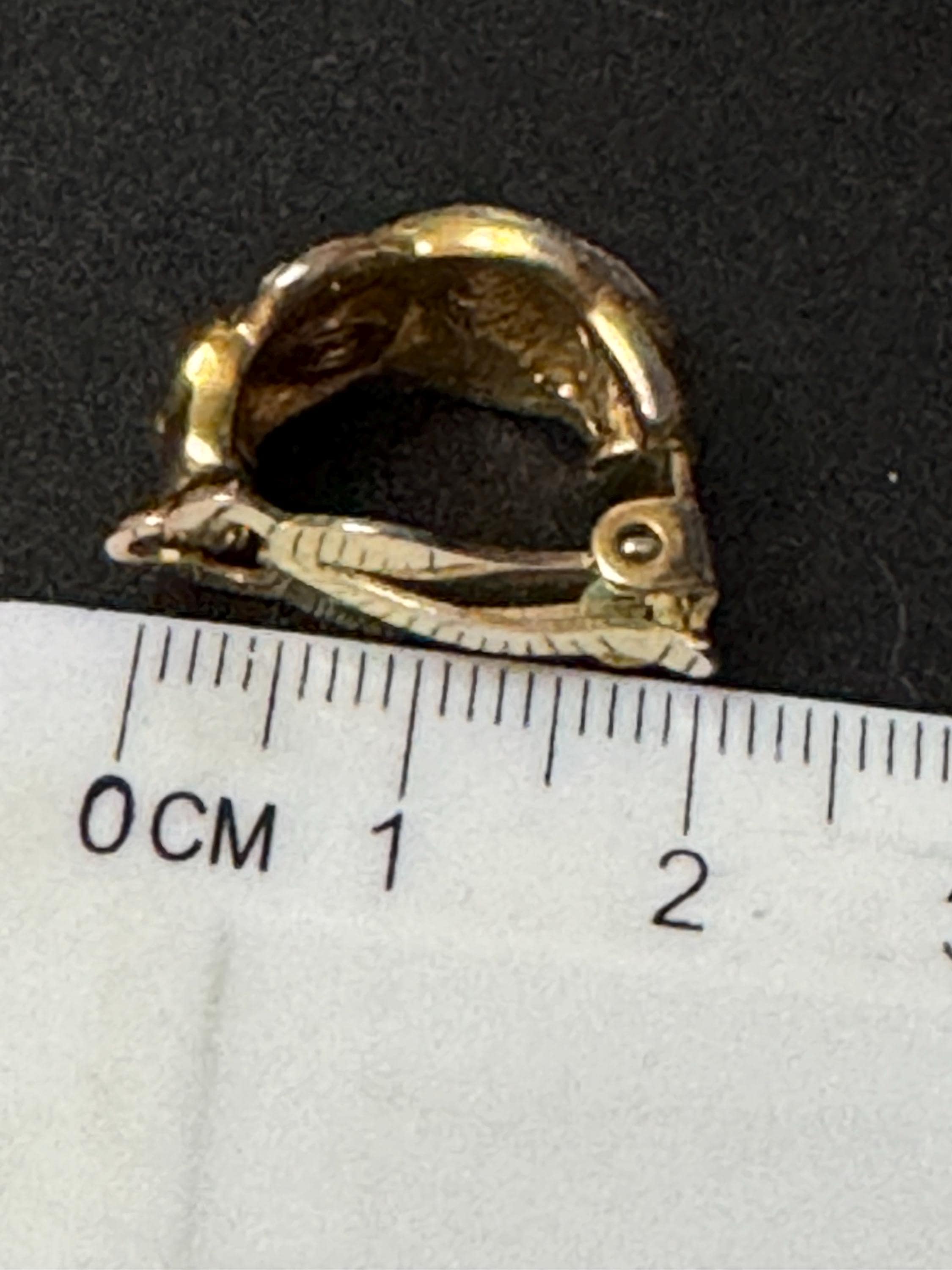 Signed BJ Beatrix Jewellery Vintage gold tone diamanté 2cm clip on earrings