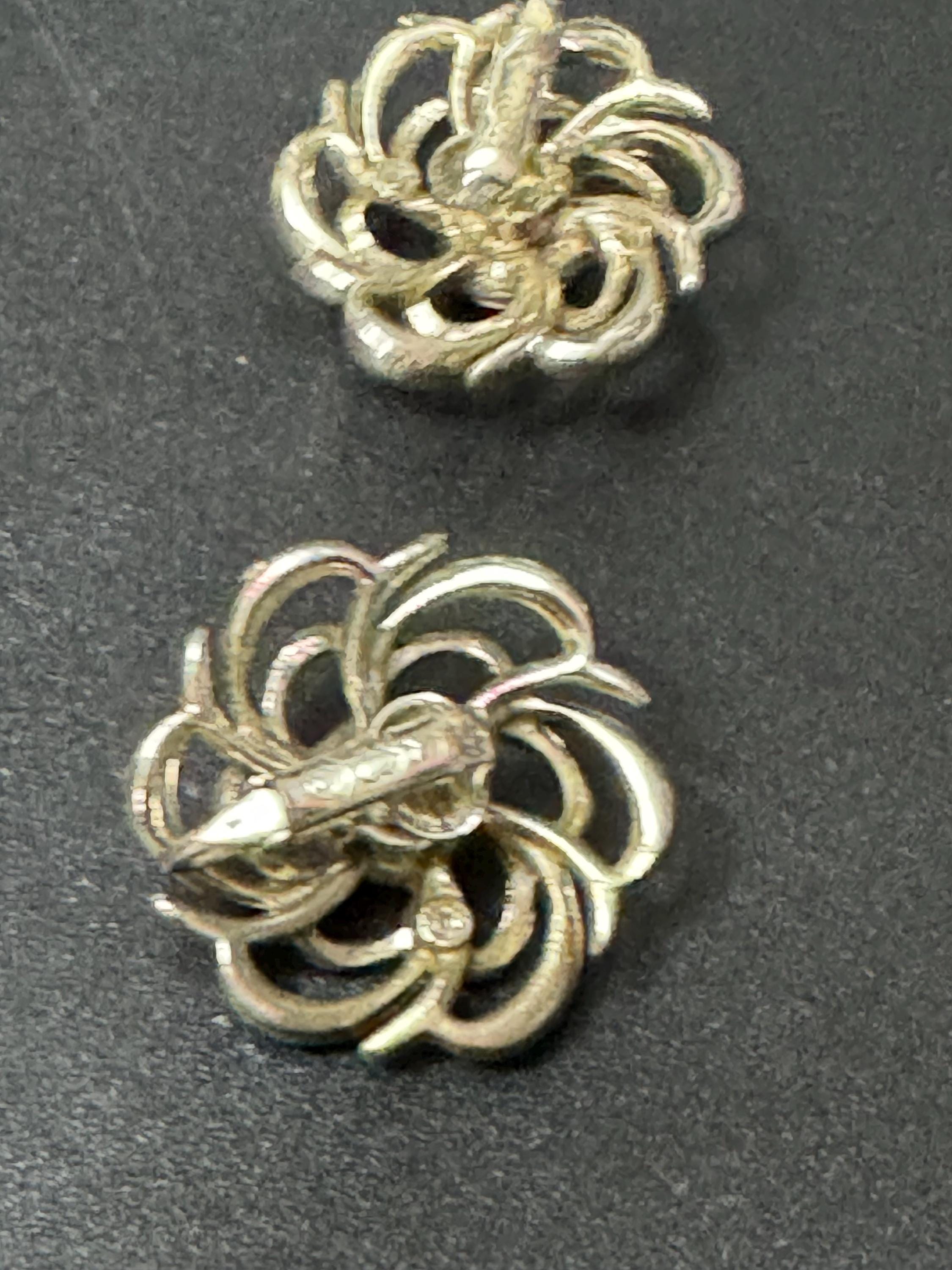 Signed coro Corocraft Vintage Gold tone floral Clip on earrings mid century