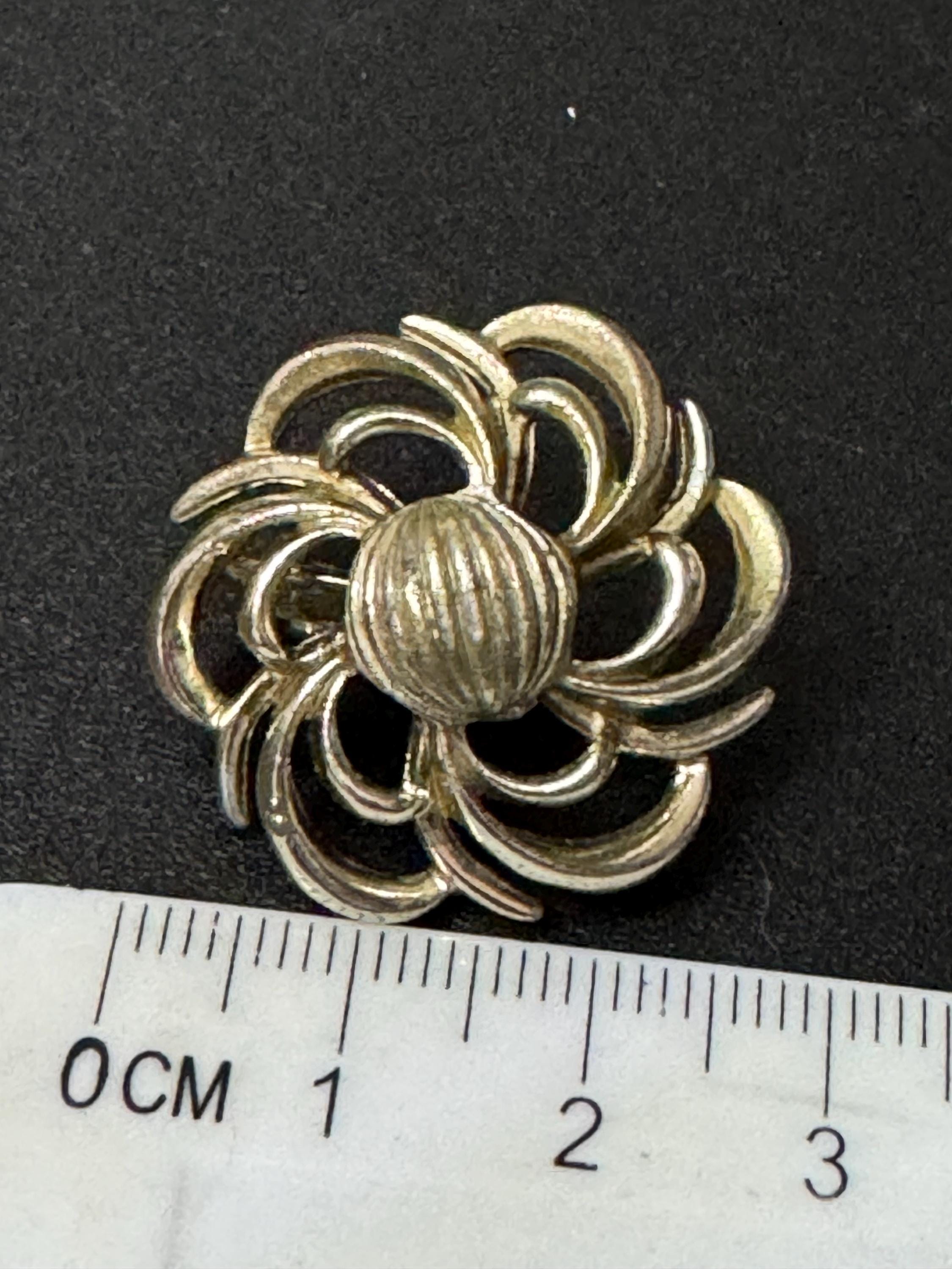 Signed coro Corocraft Vintage Gold tone floral Clip on earrings mid century