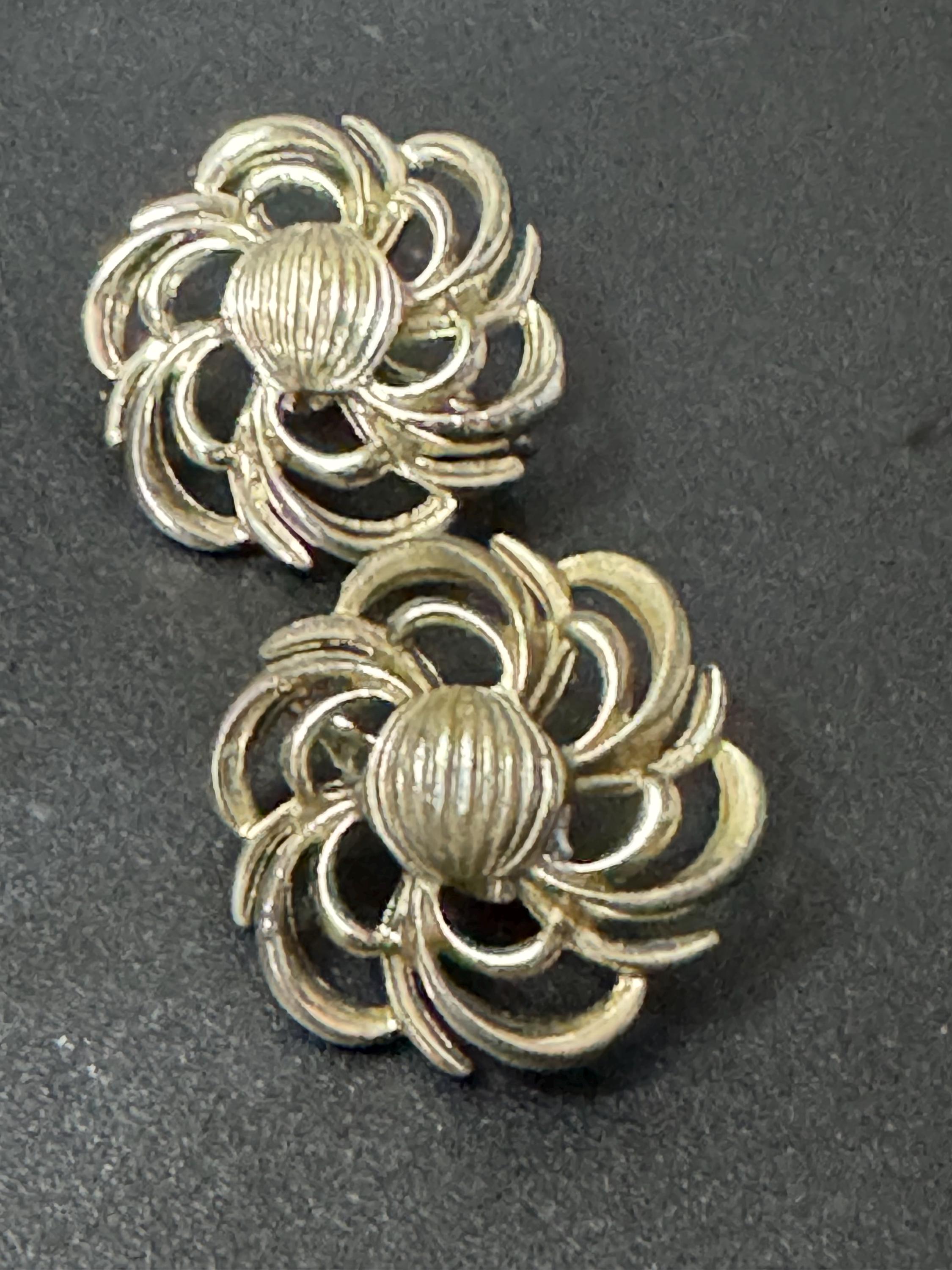 Signed coro Corocraft Vintage Gold tone floral Clip on earrings mid century