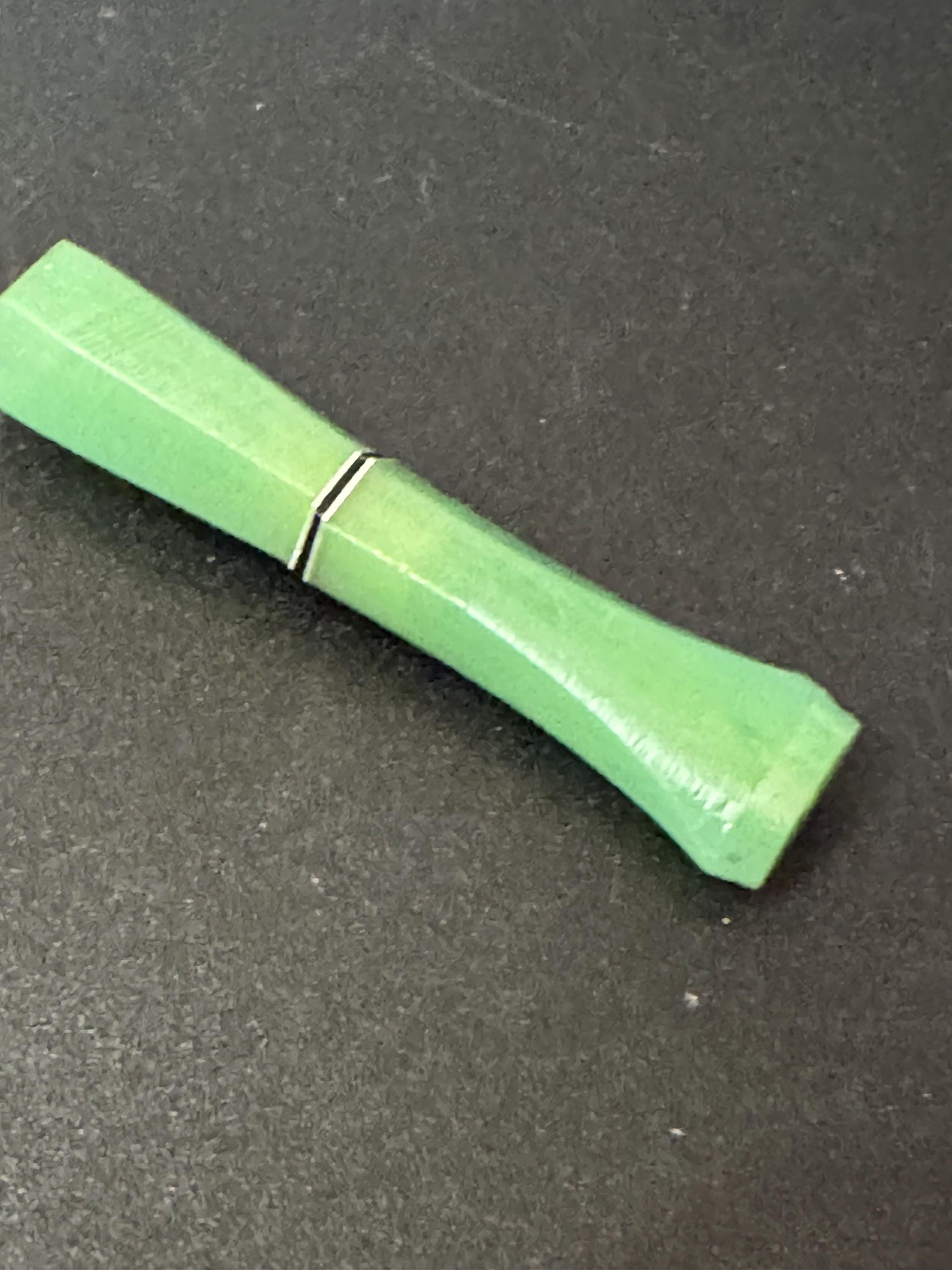 2.5” bright green banded Vintage 1920s Bakelite early plastic Cocktail Party Cigarette Holder
