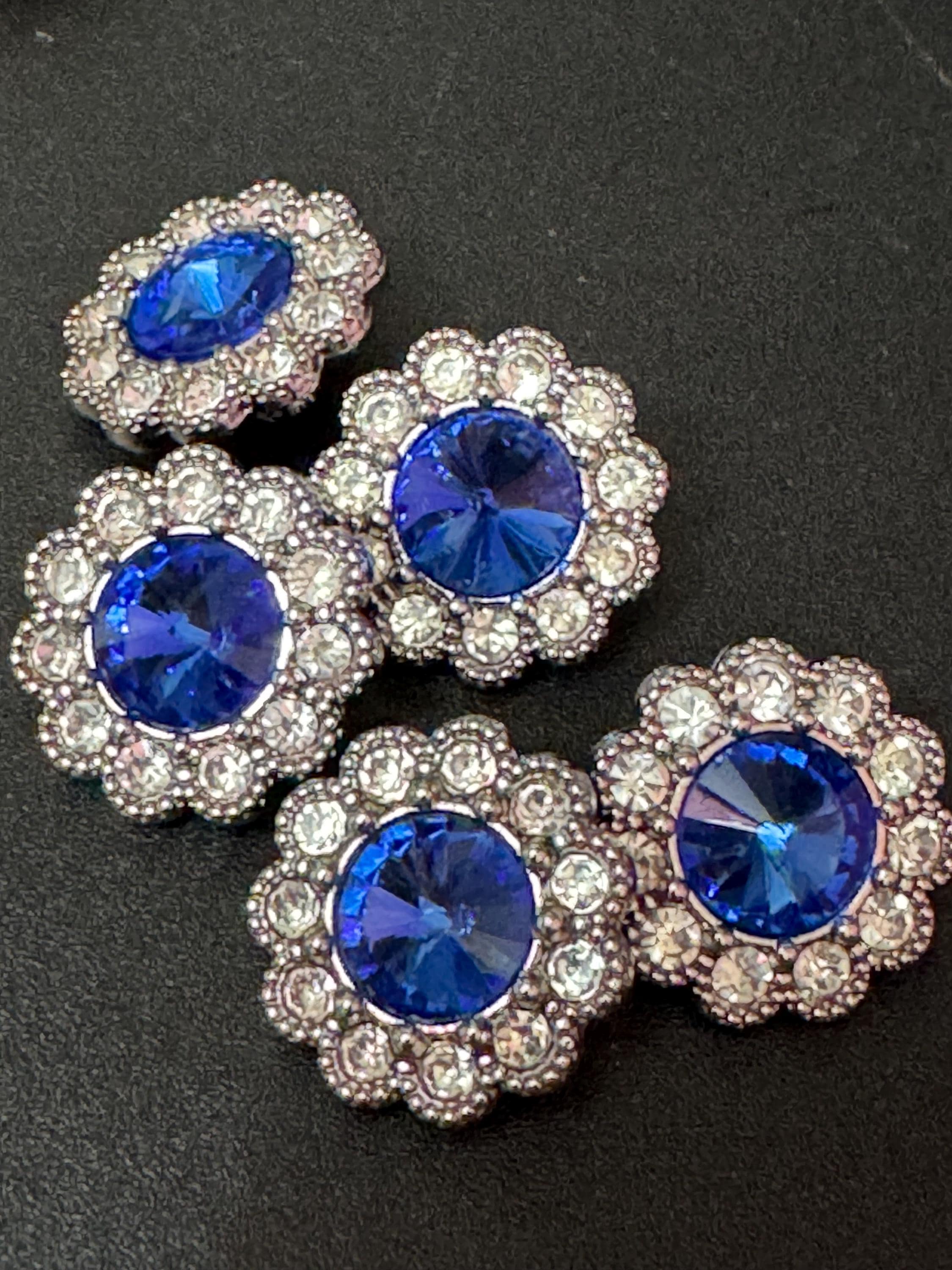 20mm clear and sapphire blue Rivoli Crystal glass flower buttons, pack of 5, silver tone metal