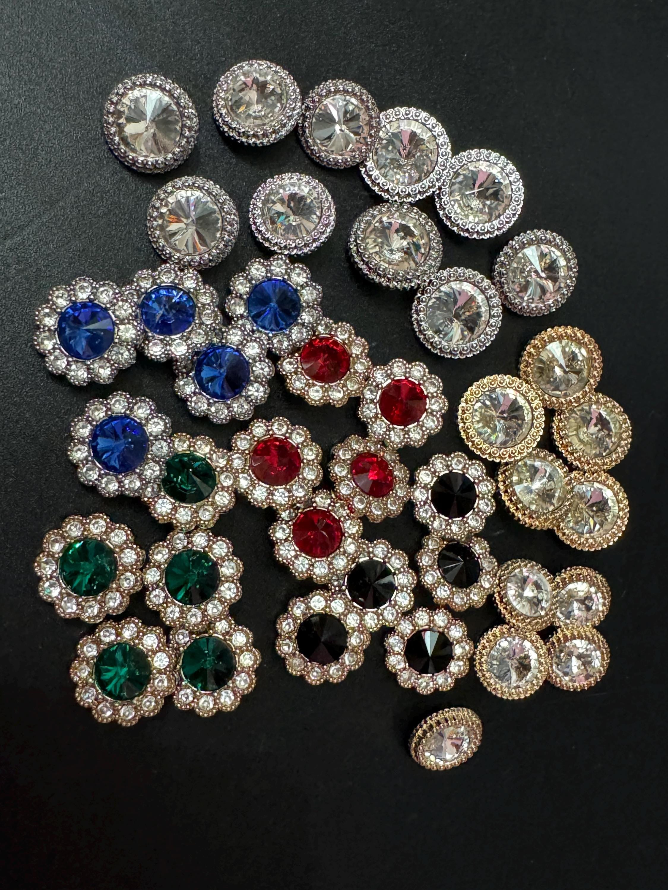 20mm clear and emerald green Rivoli Crystal glass flower buttons, pack of 5, gold tone metal