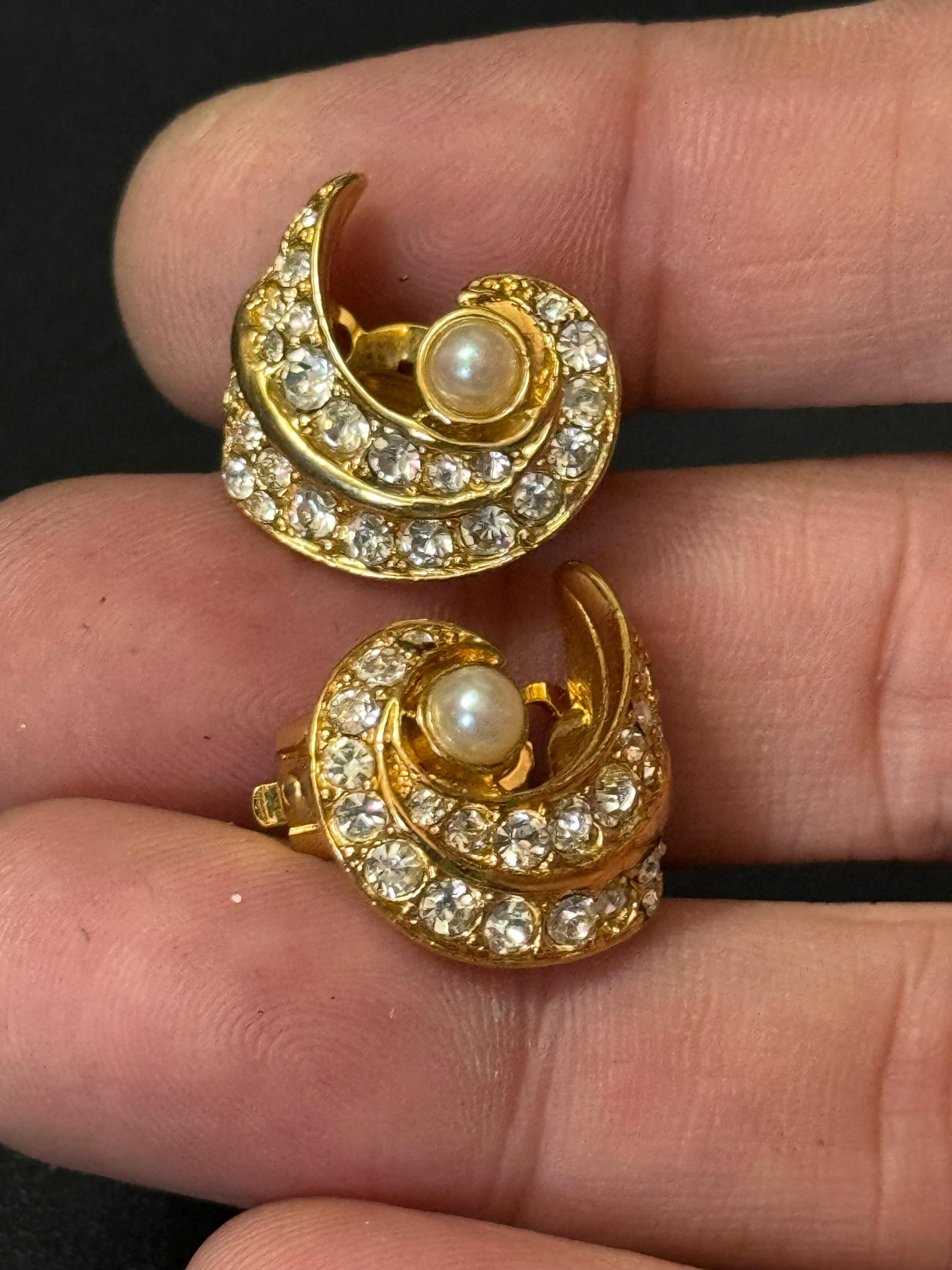 Faux pearl and Clear Diamanté paste gold tone swirl Clip On Earrings