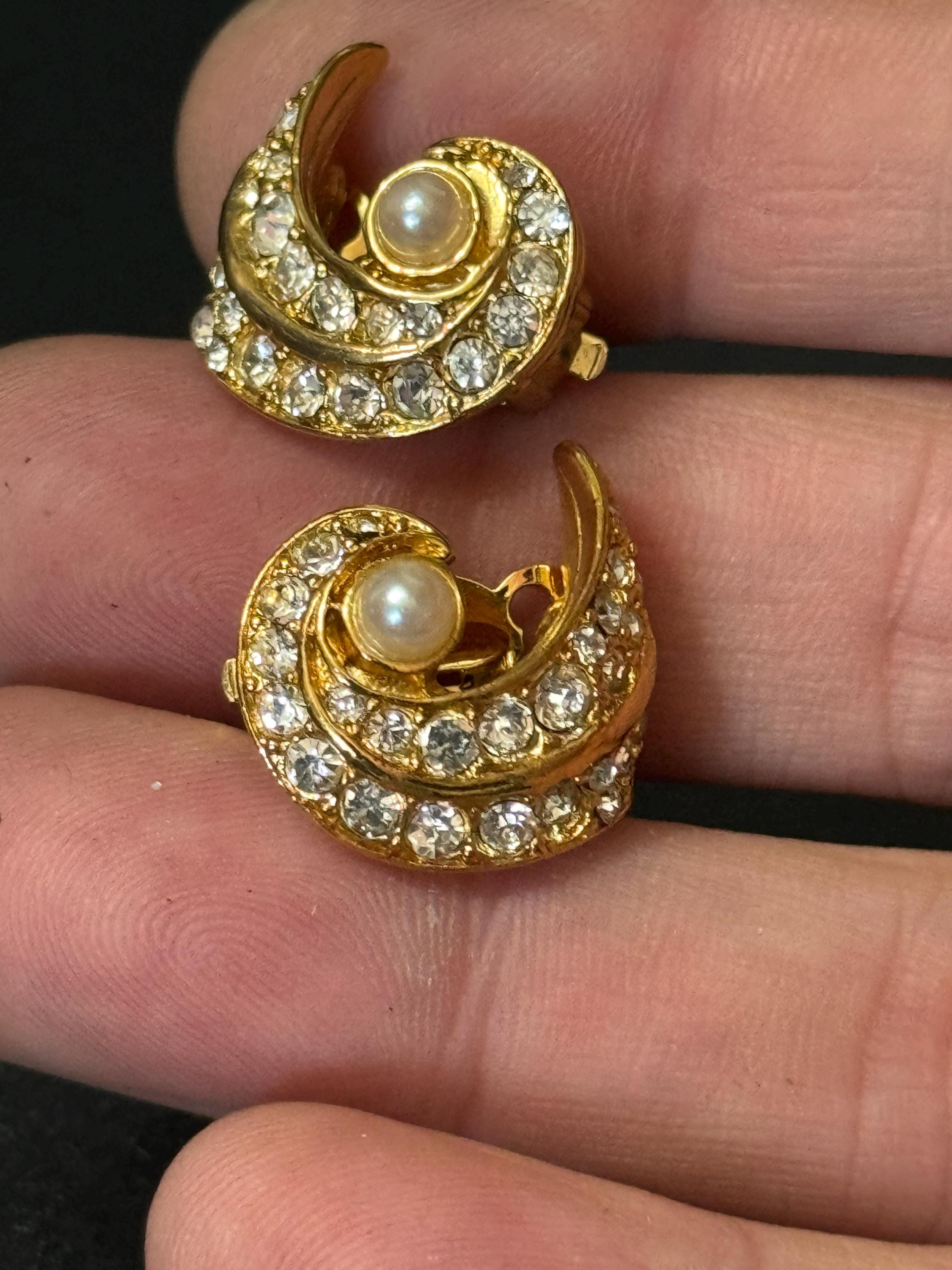 Faux pearl and Clear Diamanté paste gold tone swirl Clip On Earrings