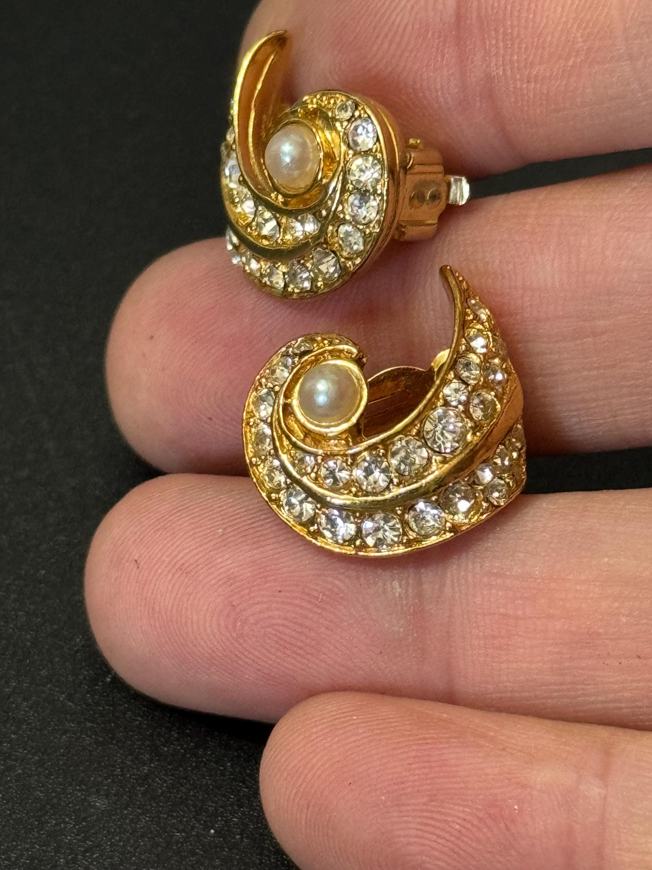 Faux pearl and Clear Diamanté paste gold tone swirl Clip On Earrings