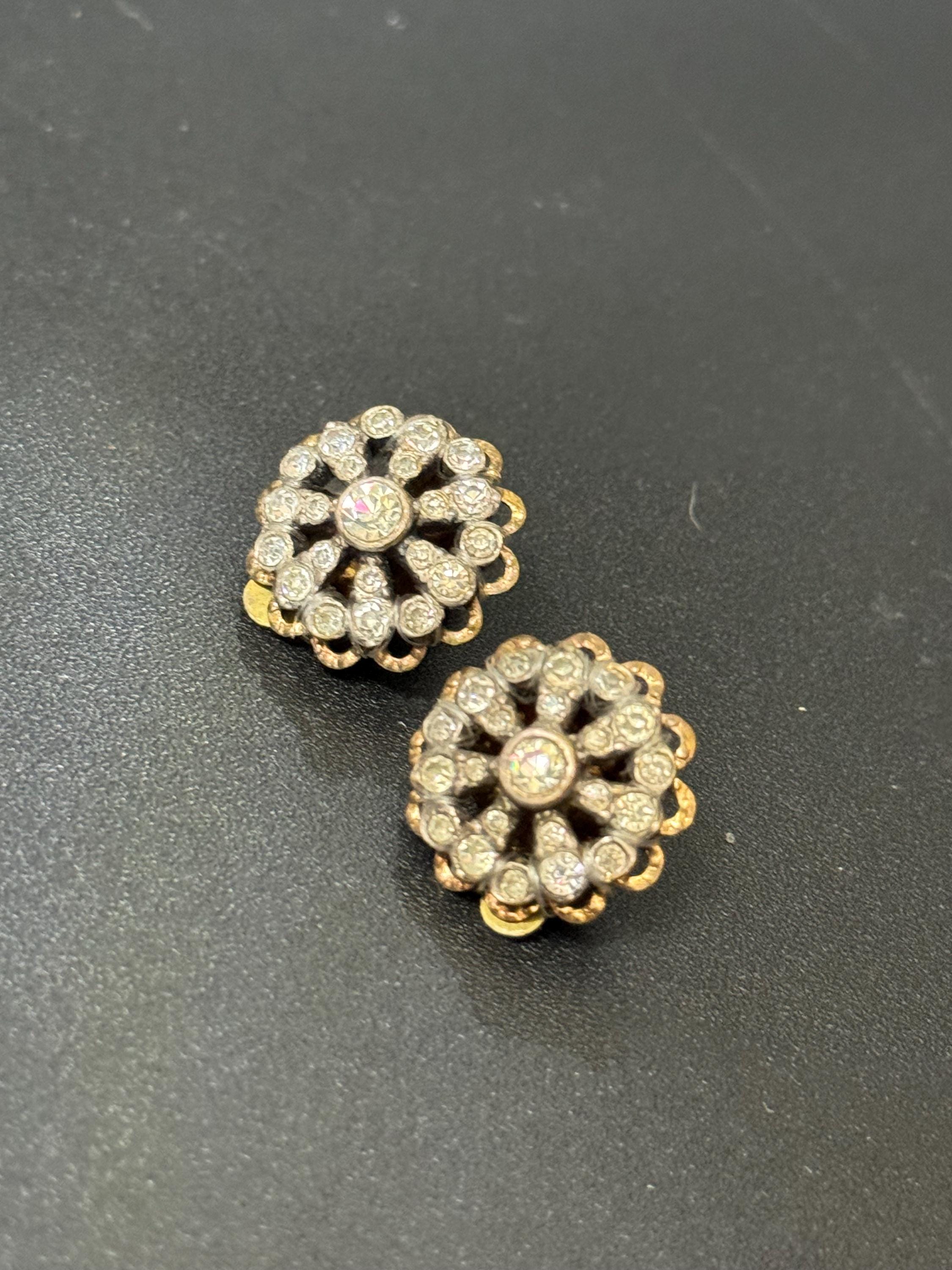 Vintage Small dainty round Clear Diamanté cluster gold tone Clip On Earrings