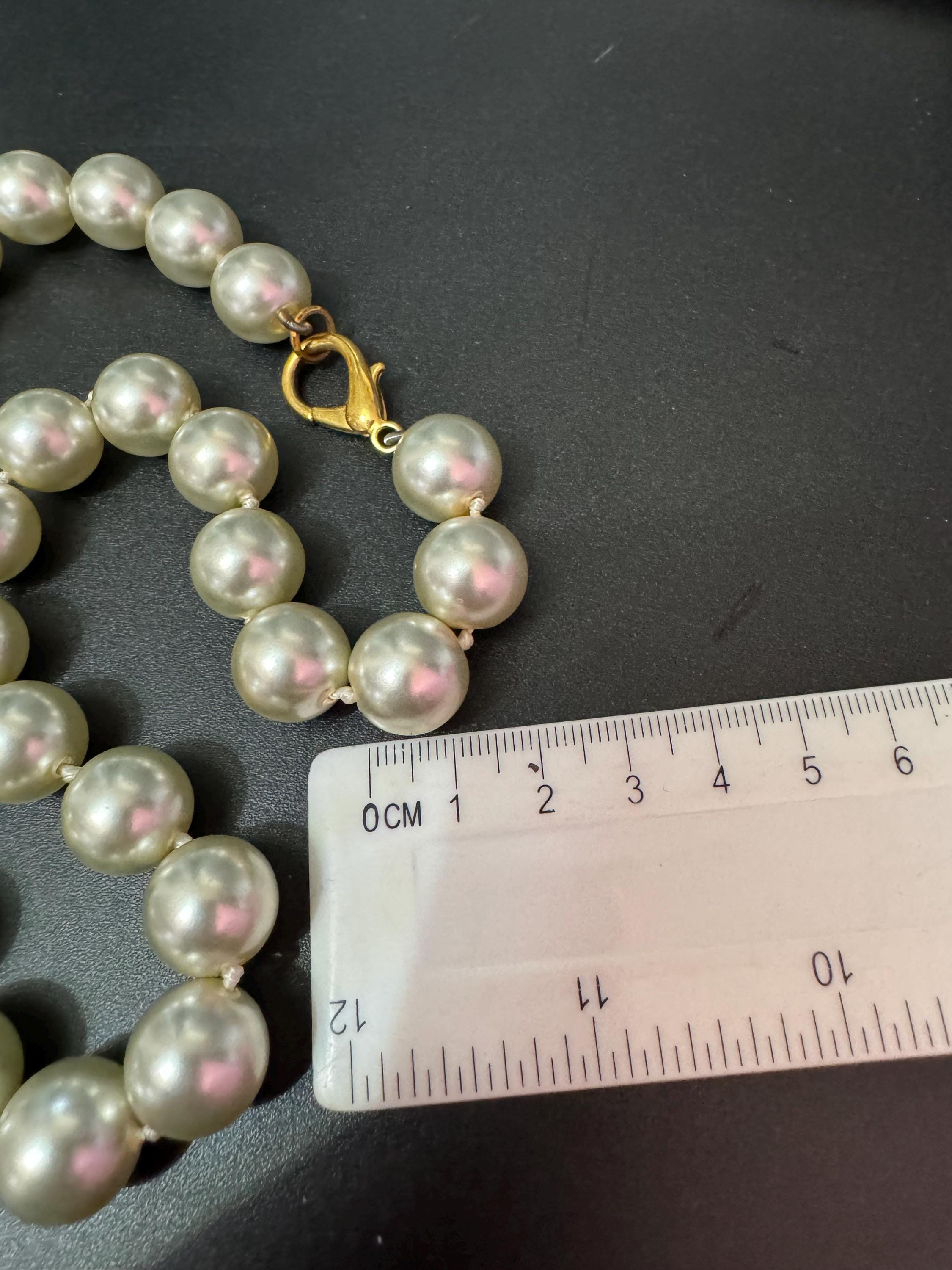 retro very chunky glass faux Pearl necklace 46cm