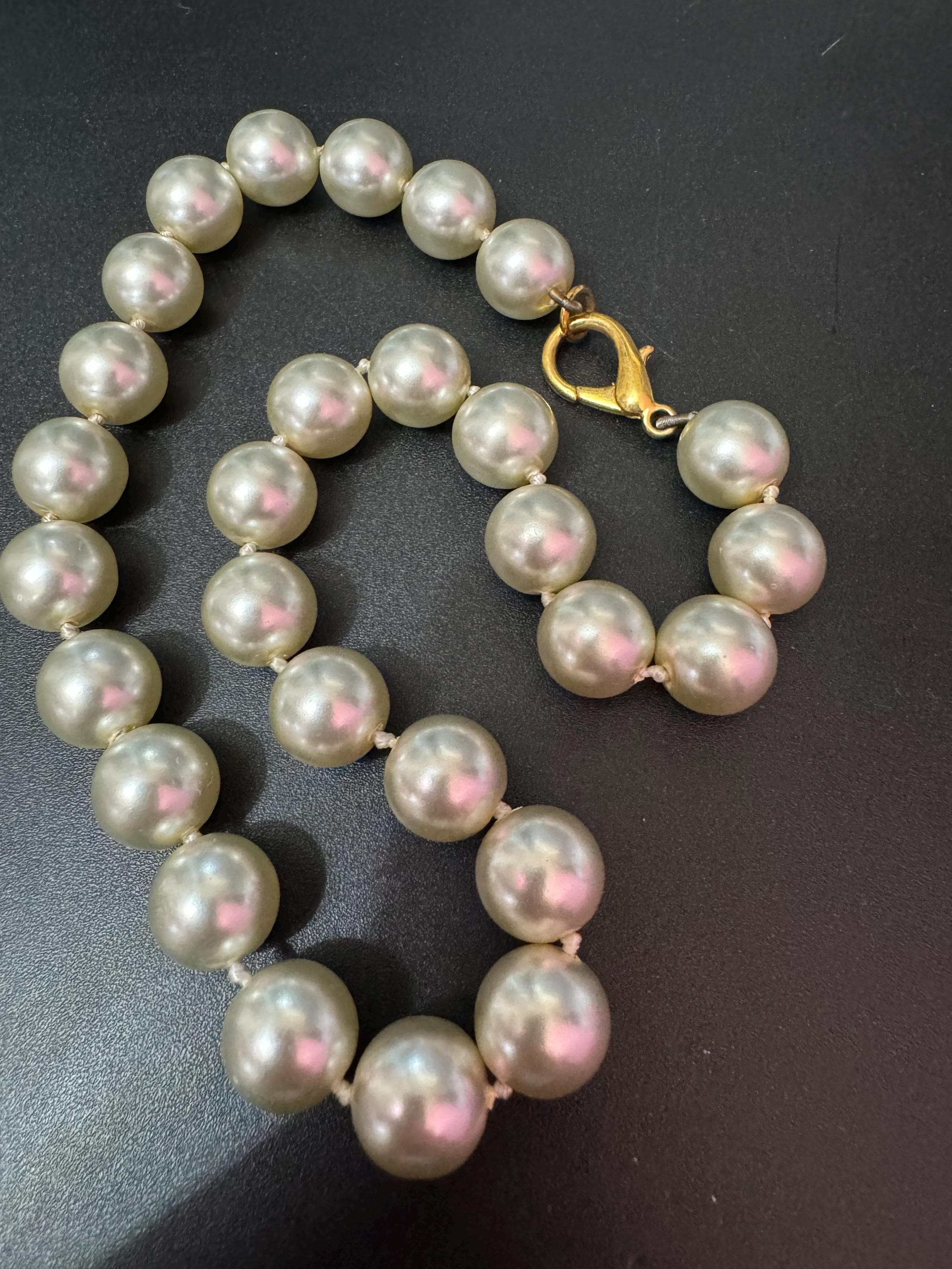 retro very chunky glass faux Pearl necklace 46cm