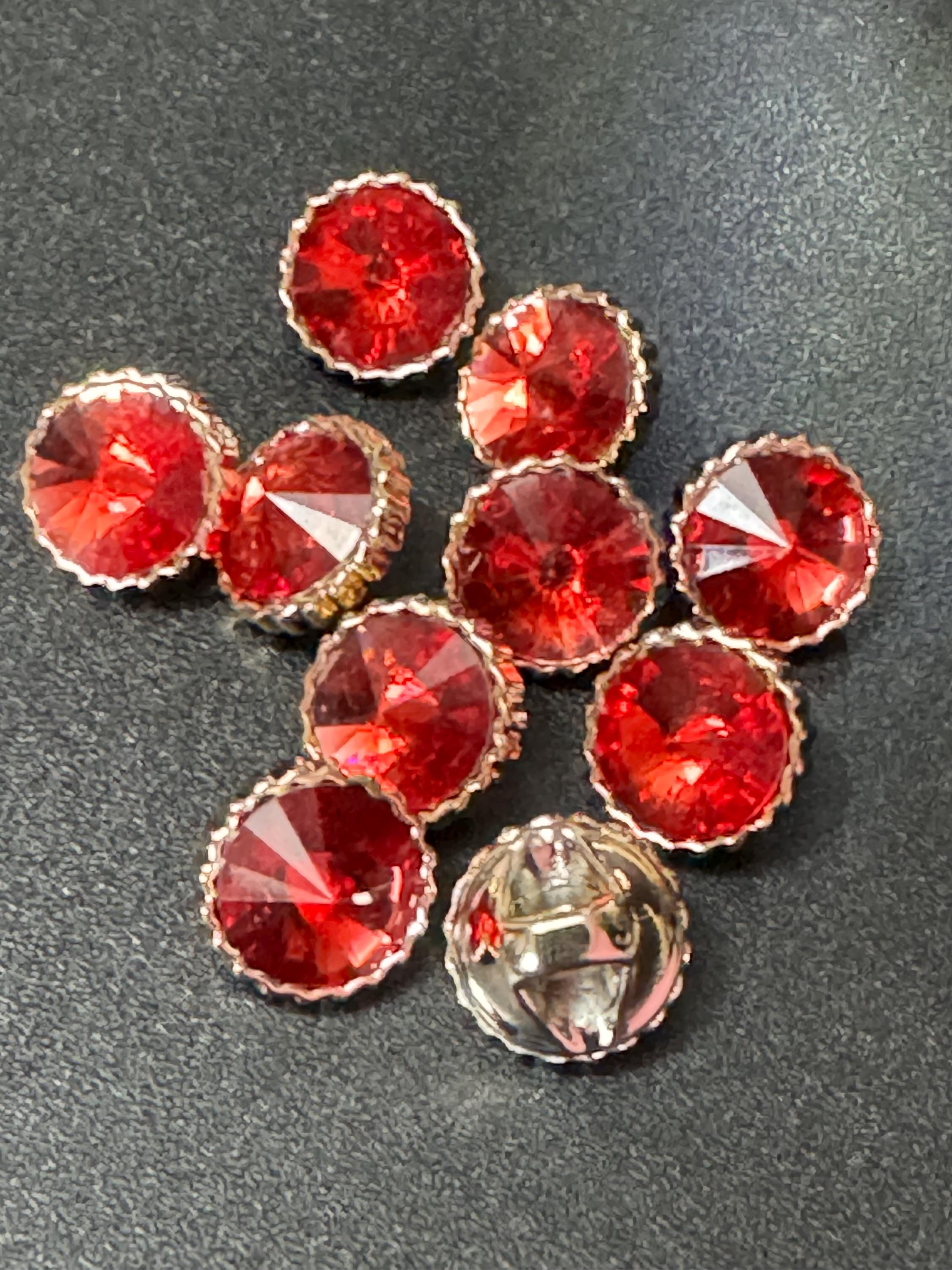 Pack of 10 Ruby Red 12mm Rivoli Diamond Acrylic Crystal Buttons in Gold Tone